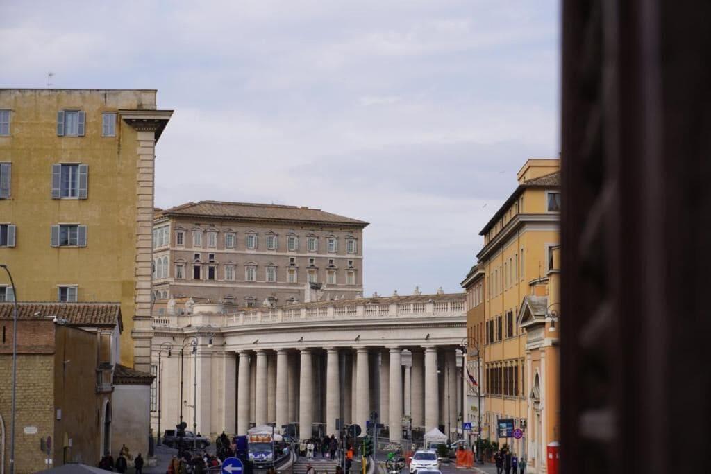 Vista Exterior Steps From The Vatican Guesthouse