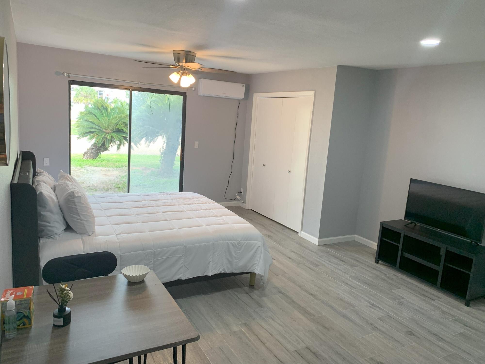 Comodidades del Alojamiento Camelot Village LLC