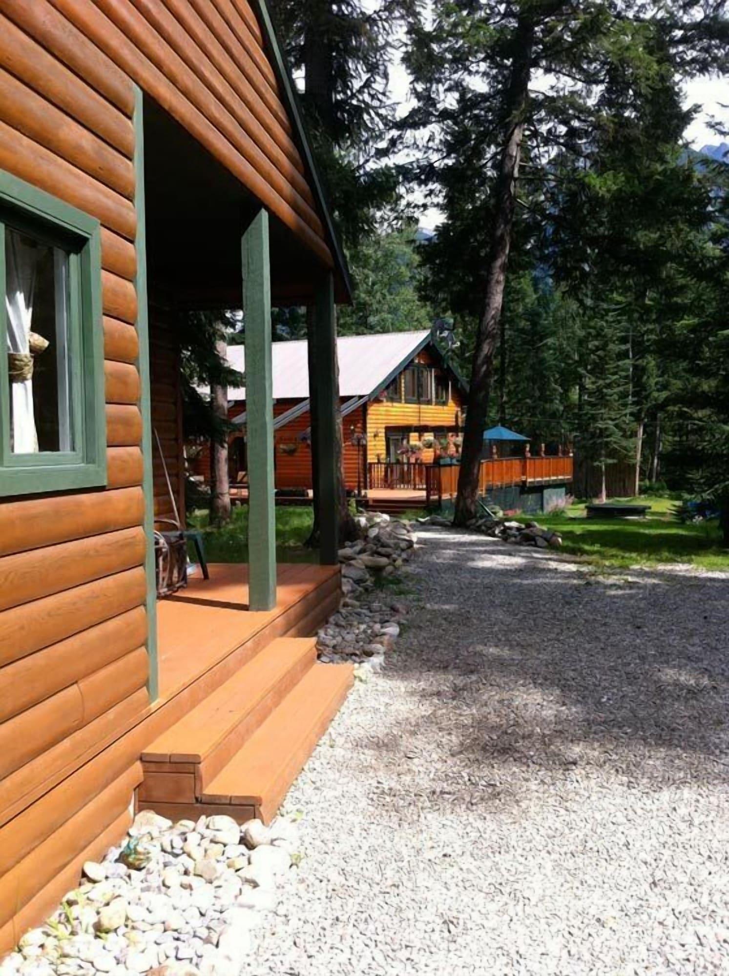 Vista Exterior Mount Robson Mountain River Lodge