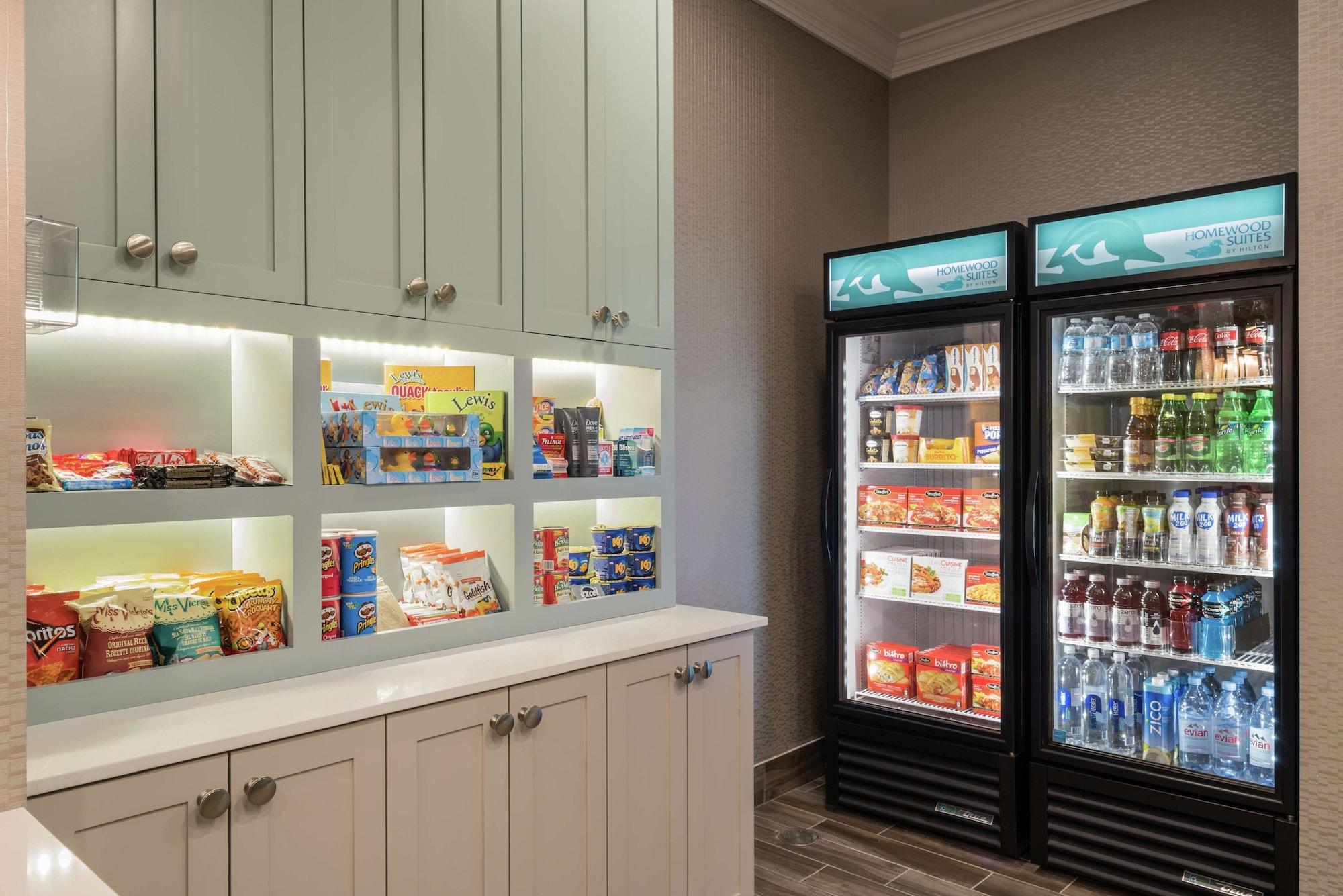 Bar/Salón Homewood Suites By Hilton Ottawa Airport