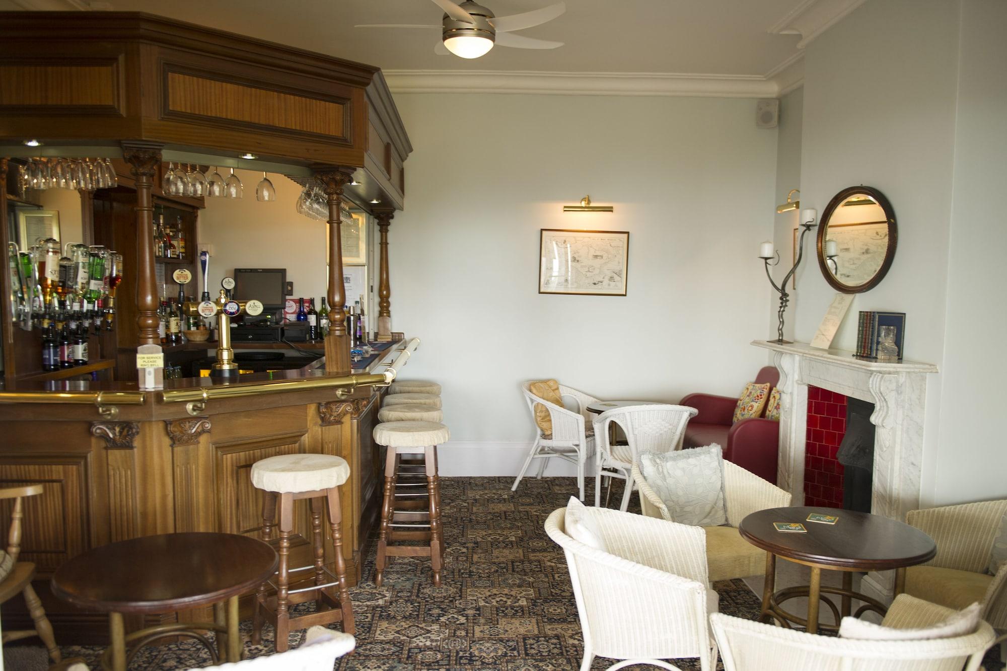 Bar/Salón The Clifton