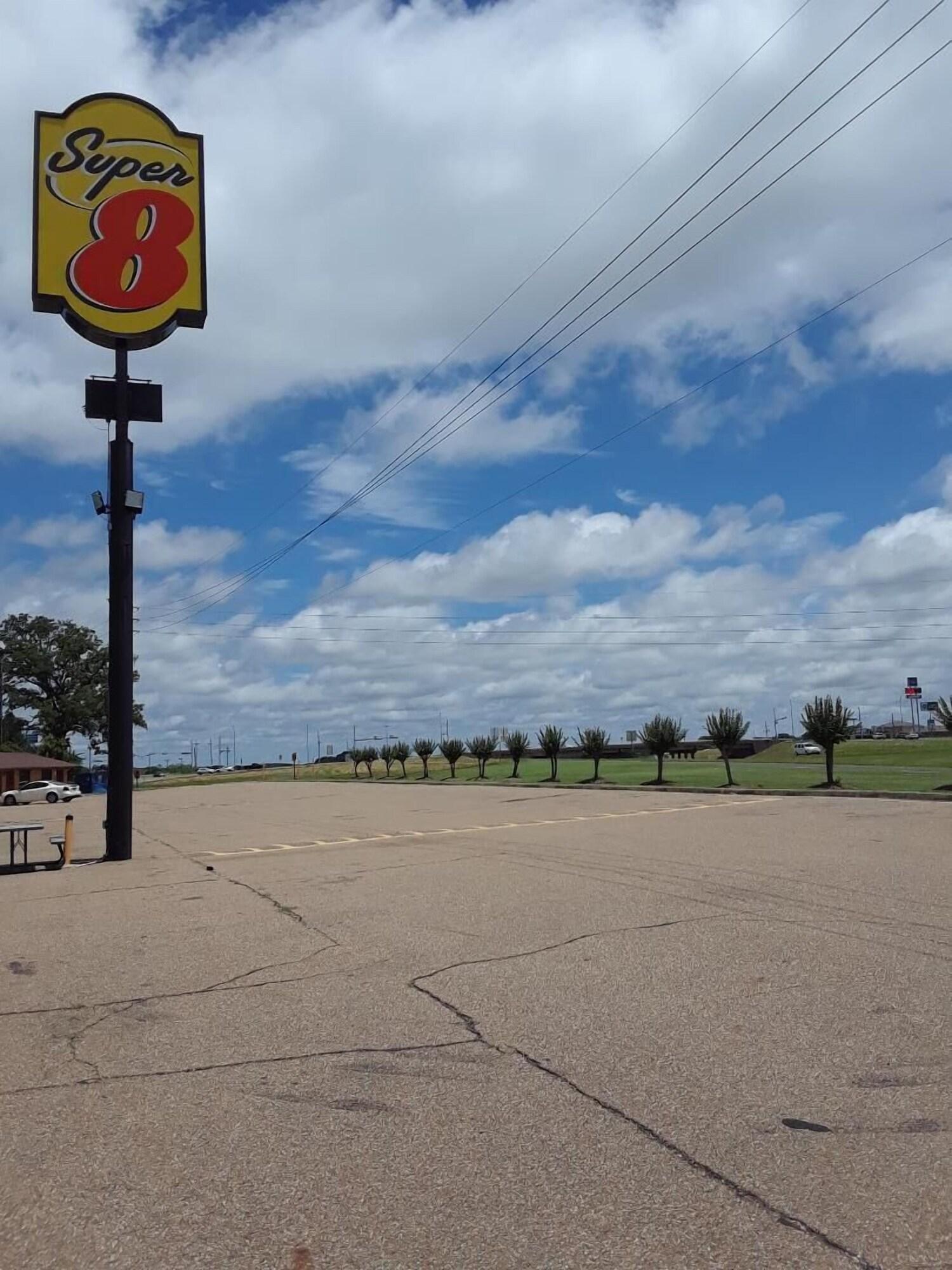 Varios Super 8 by Wyndham Mt. Pleasant TX