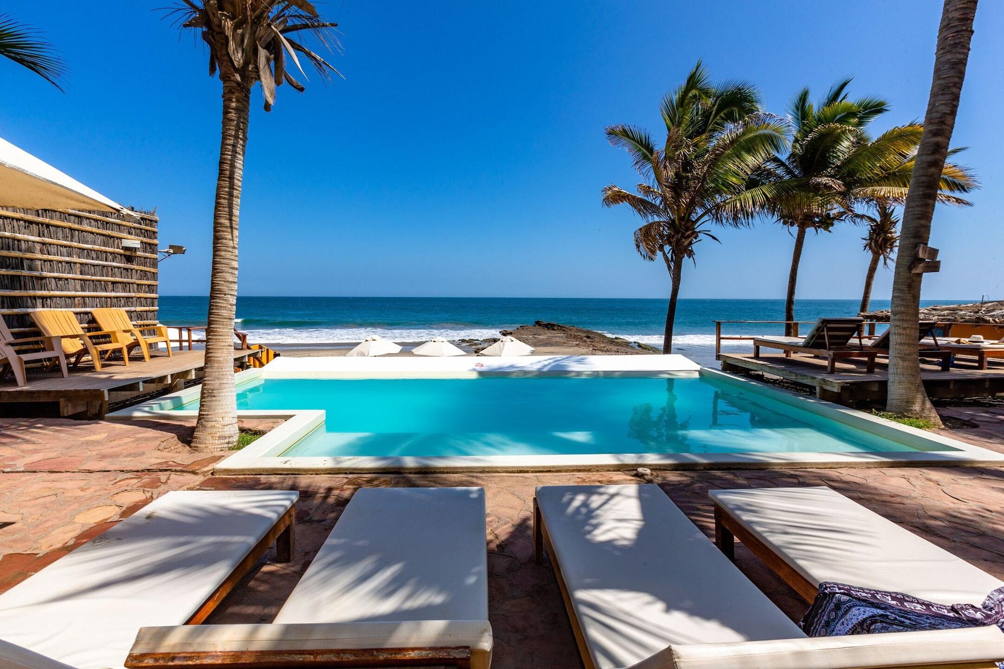 Vista Piscina Peña Linda Bungalows