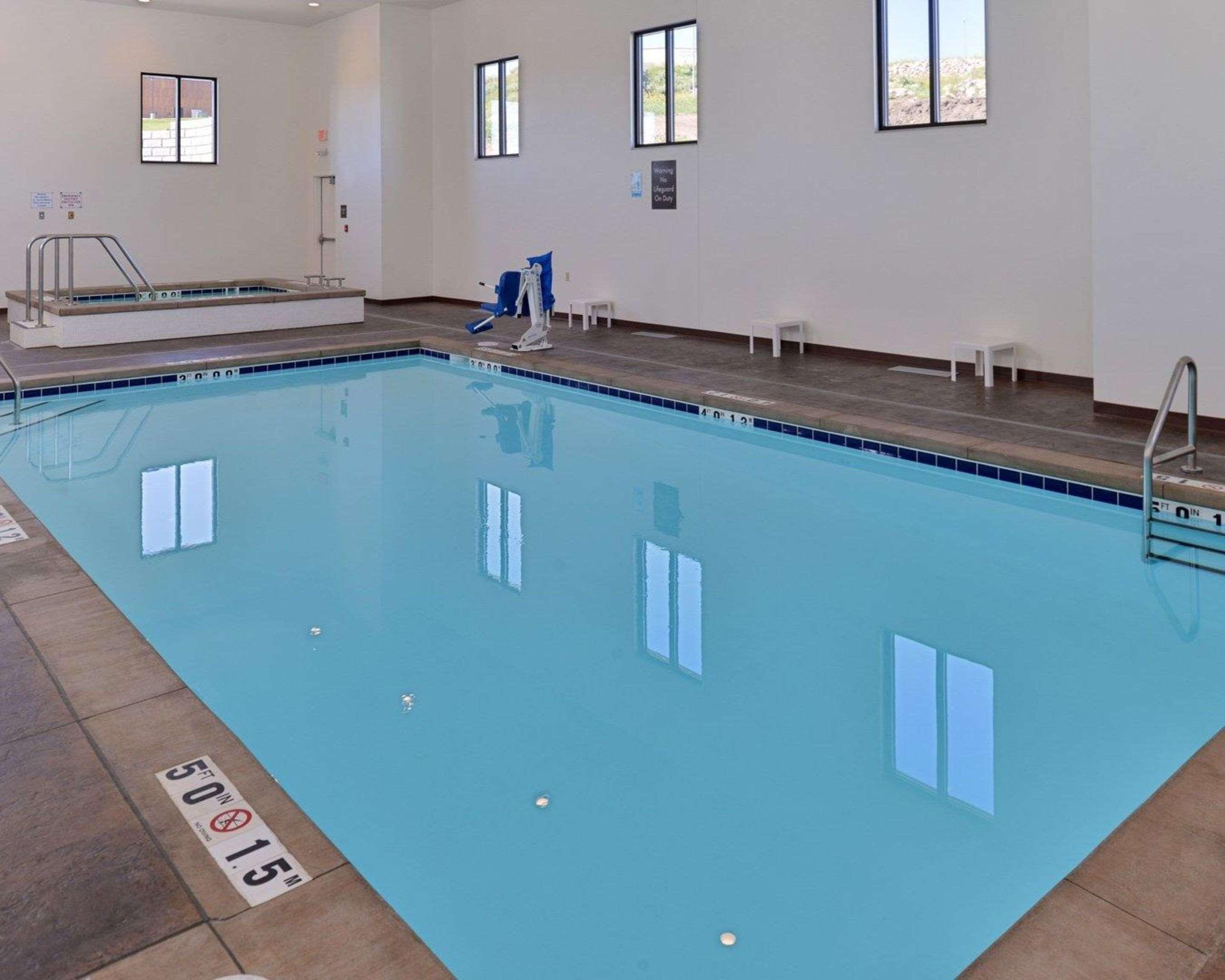 Vista Piscina Comfort Inn & Suites Mandan  Bismarck
