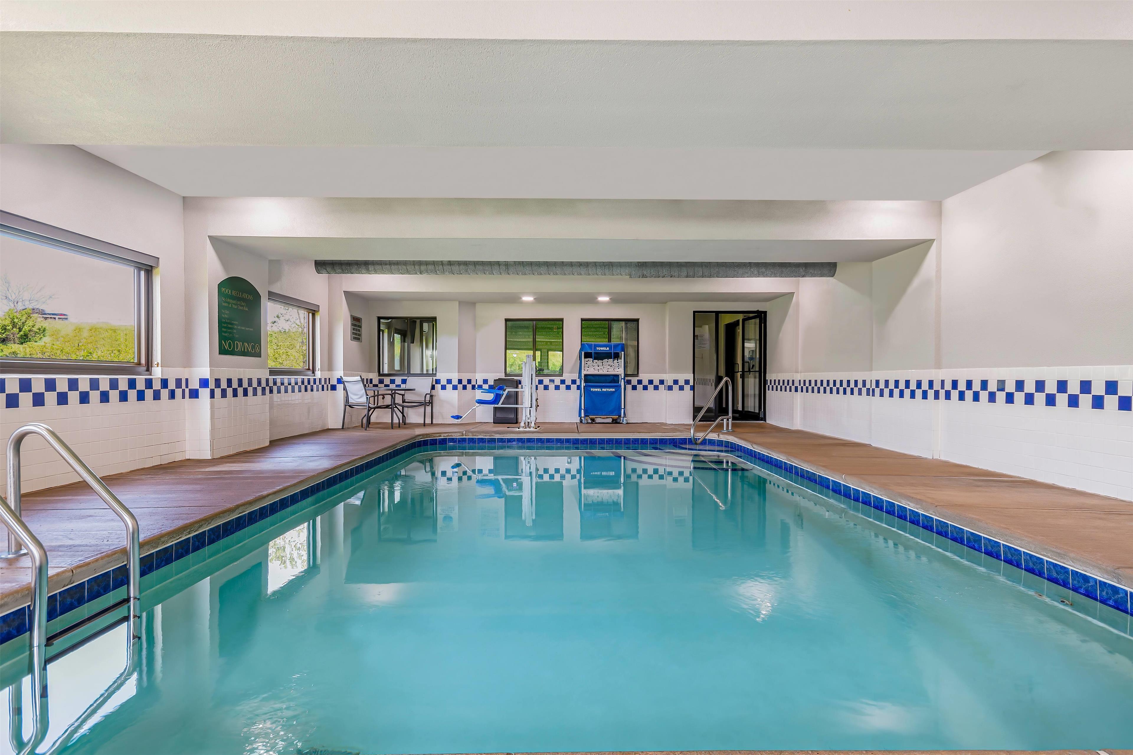Vista Piscina La Quinta Inn & Suites by Wyndham Batavia