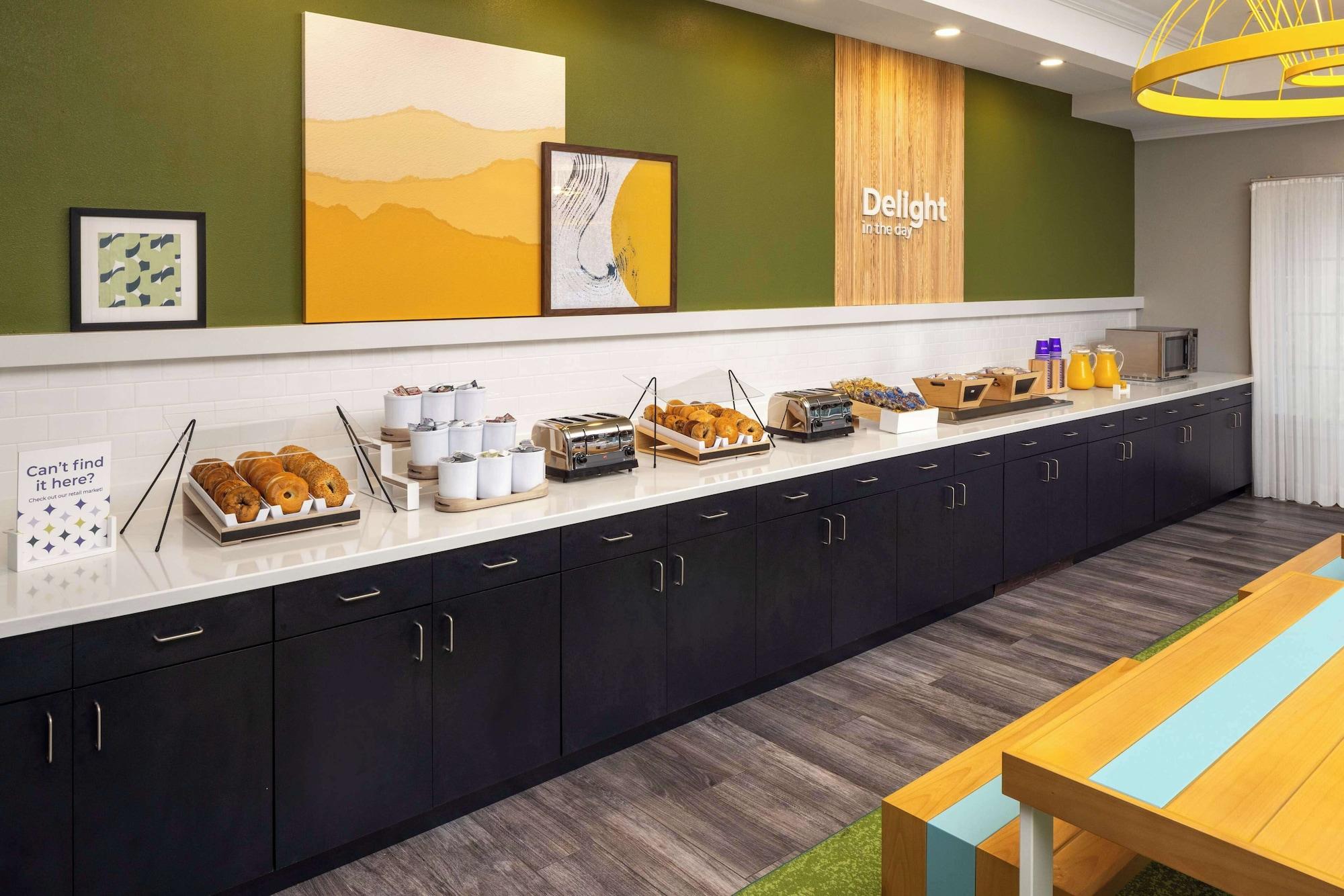 Restaurant Spark by Hilton Houston West Clay Road