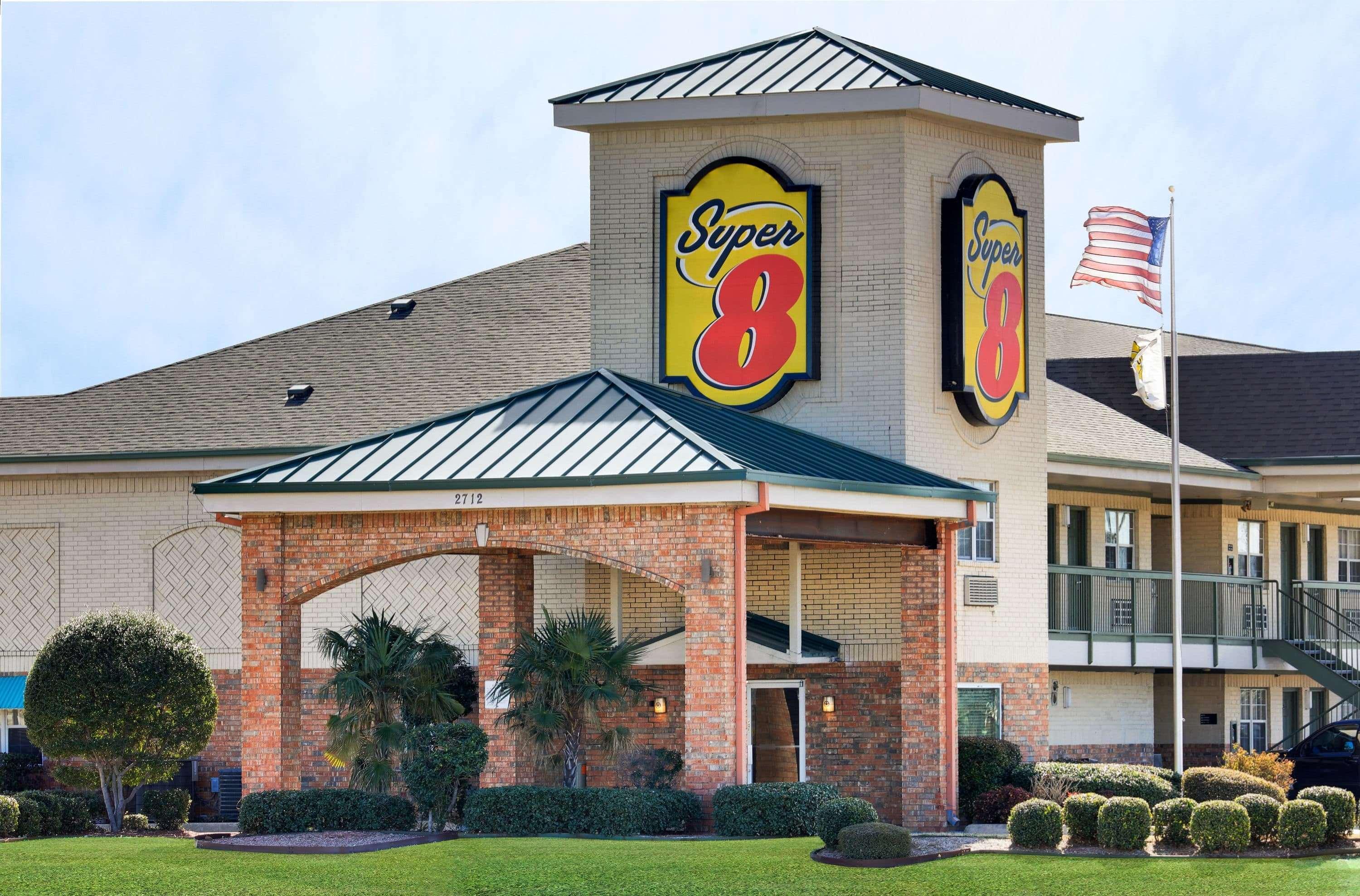 Vista Exterior Super 8 by Wyndham Arlington Near AT&T Stadium