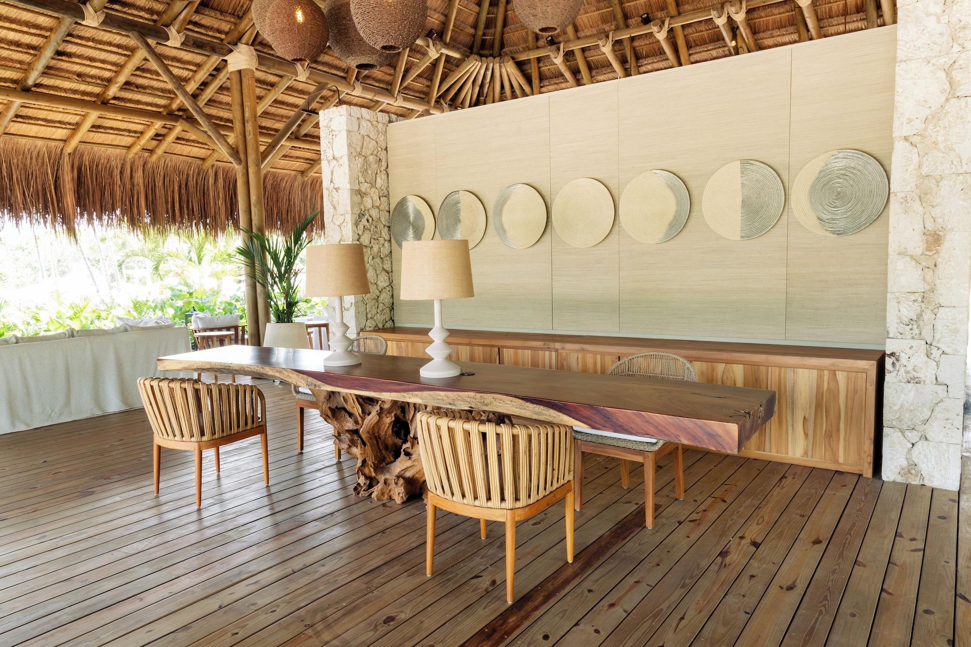Vista Lobby Makani Luxury Wanderlust