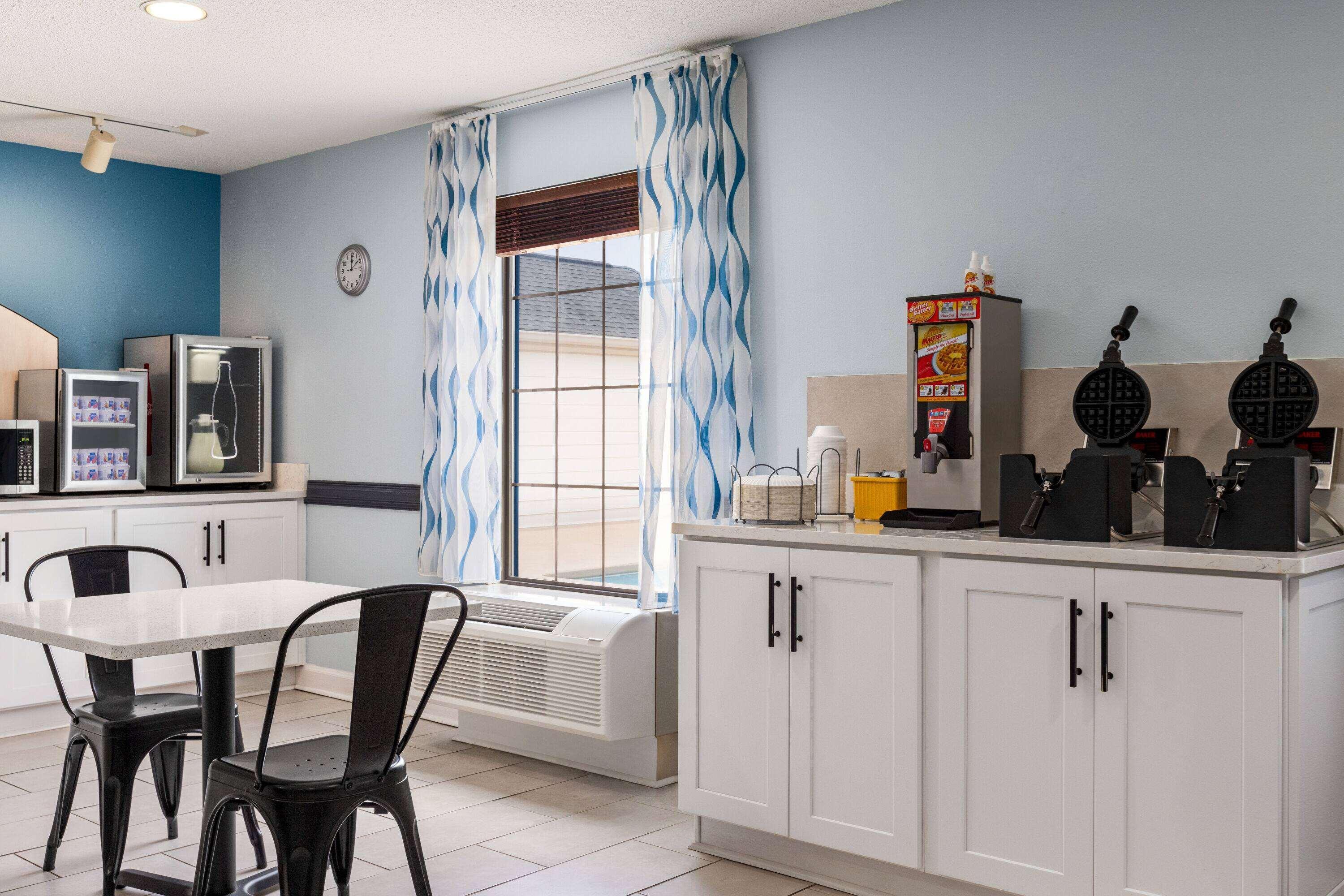 Restaurant Days Inn by Wyndham Shallotte