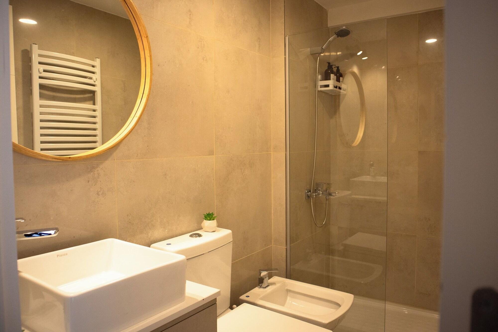 Varios Edificio Vilena by InoutStays