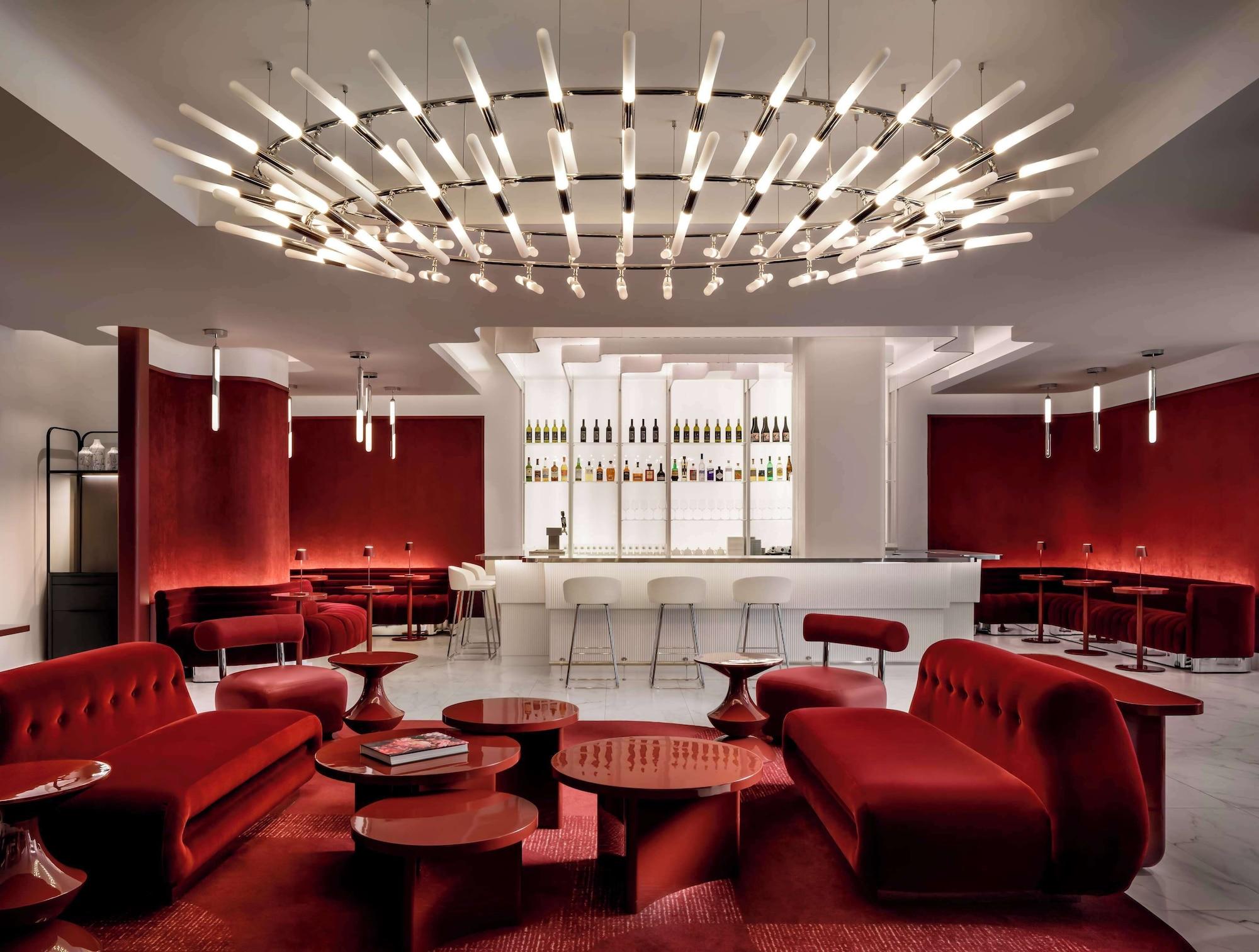 Vista Lobby Revery Toronto Downtown, Curio Collection by Hilton