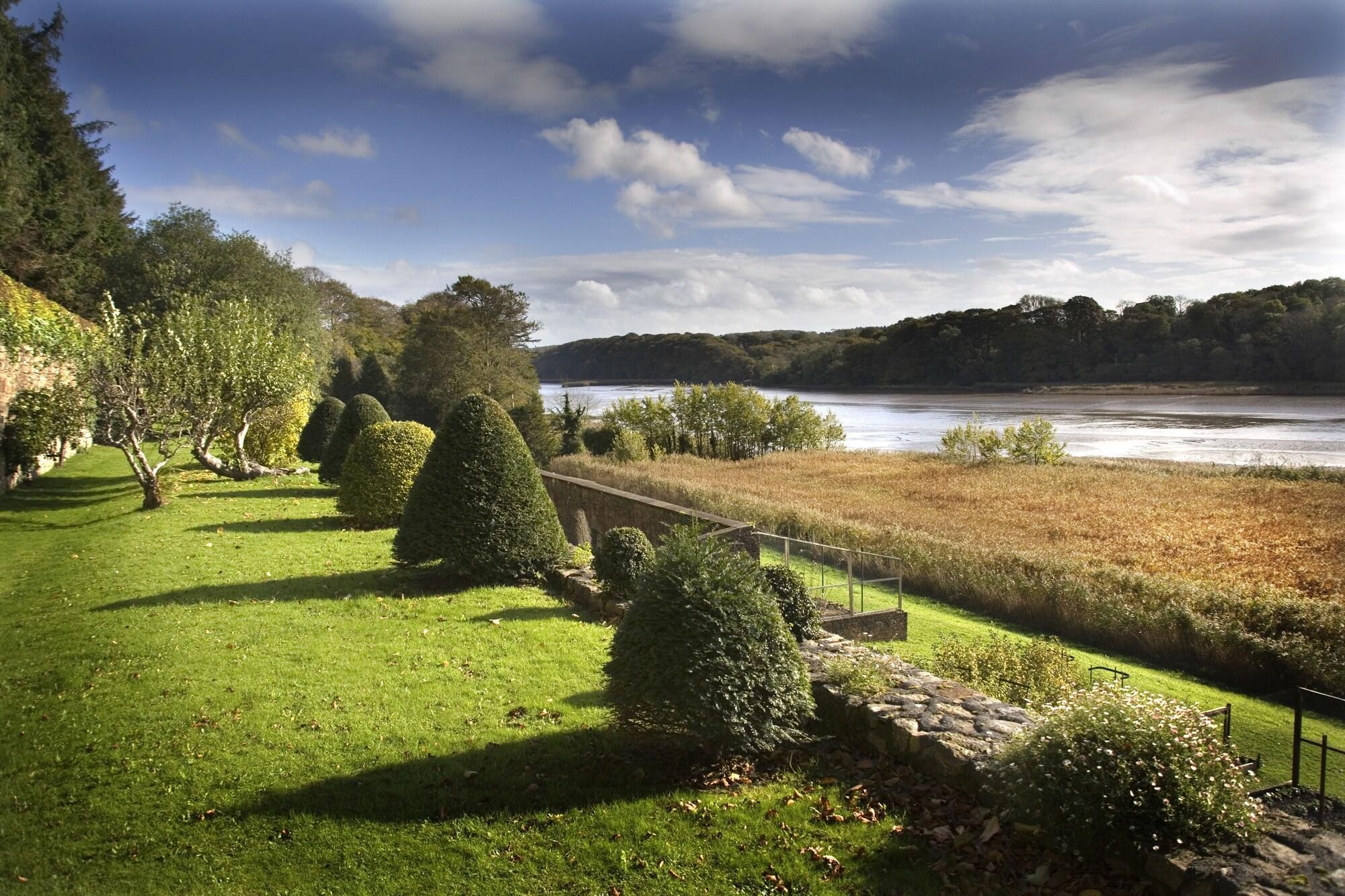 Vista Exterior Slebech Park Restaurant & Rooms