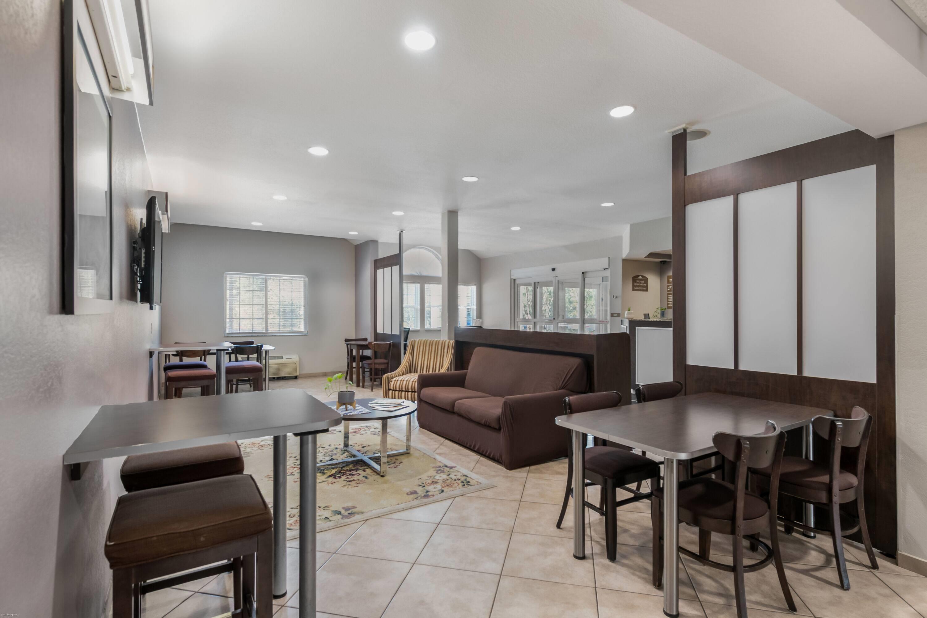 Vista Lobby Microtel Inn & Suites by Wyndham Pearl River/Slidell