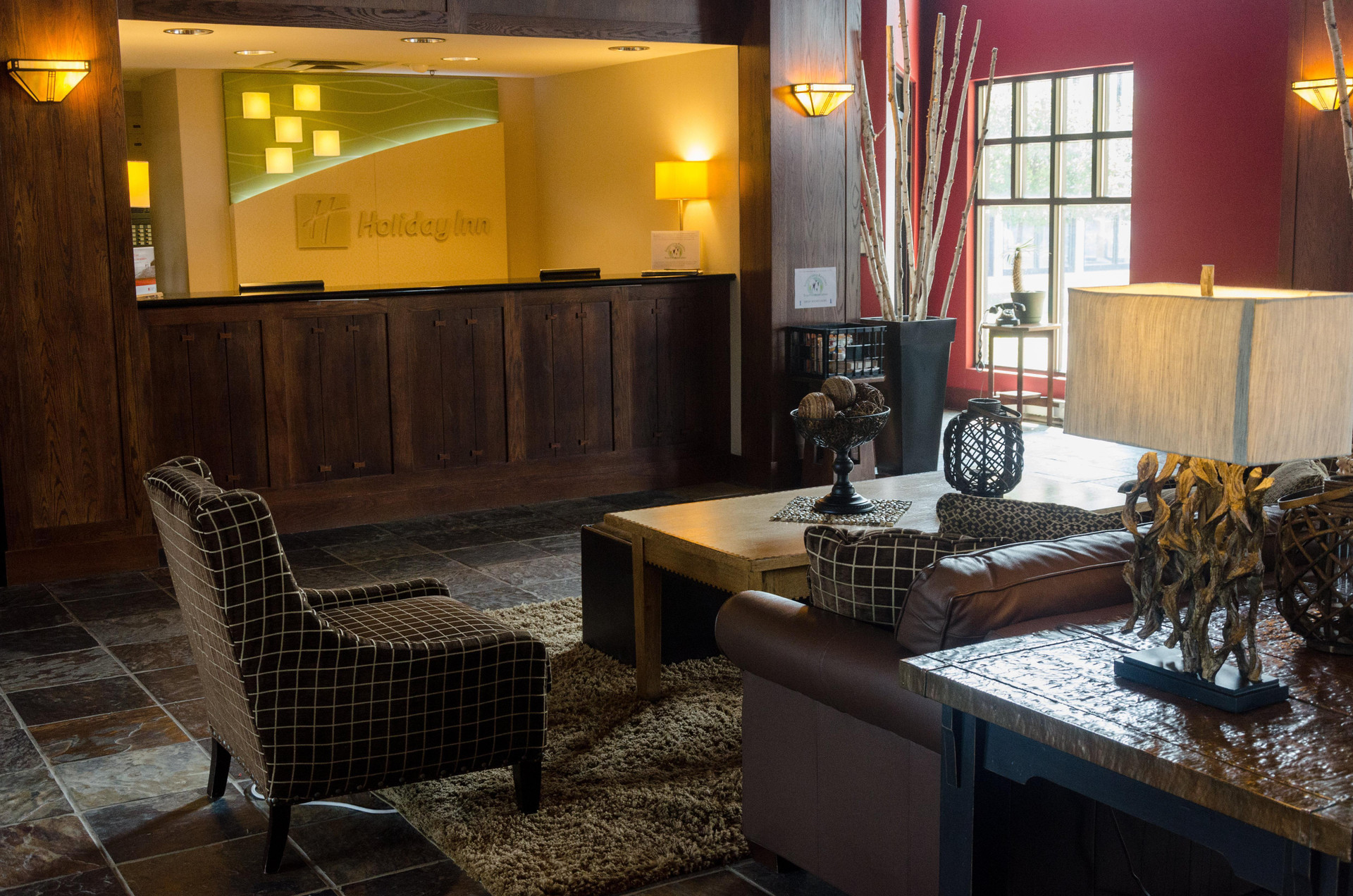 Vista Lobby Holiday Inn Pewaukee - Milwaukee West by IHG