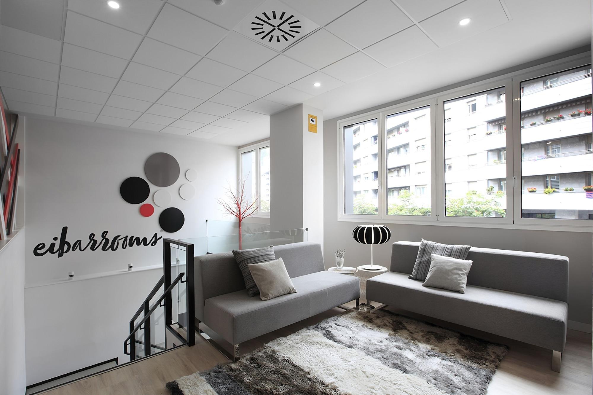 Varios Eibarrooms