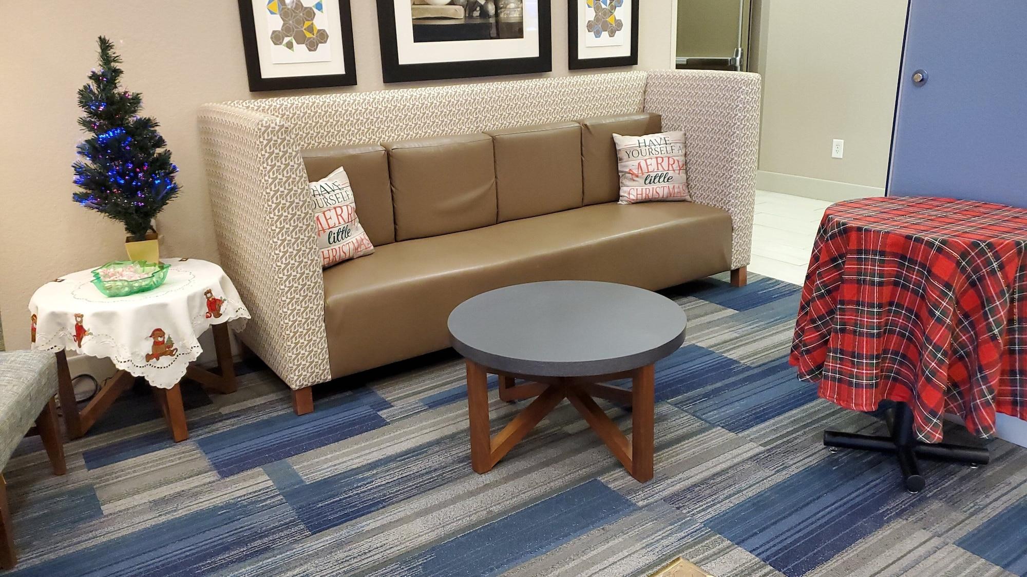 Vista do lobby Holiday Inn Express Hotel and Suites Mankato East by IHG