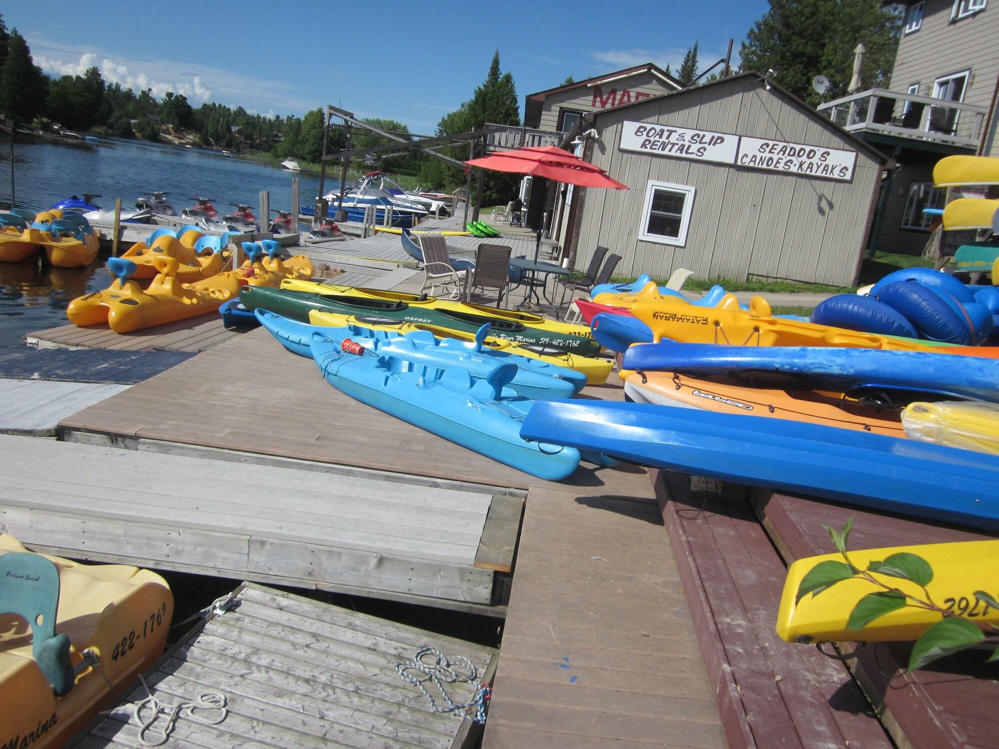 Instalaciones Recreativas Sauble River Marina & Lodge Resort