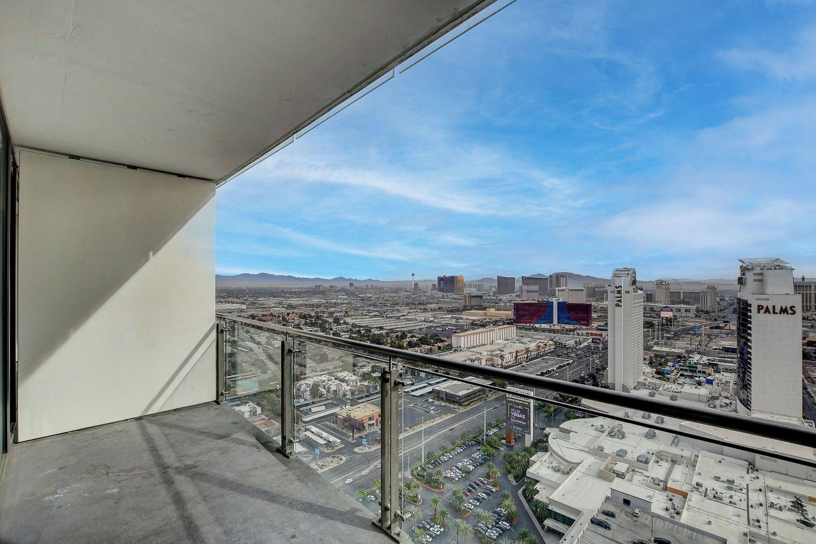 Vista Exterior Ava's Suite 37th FLR PALMS PLACE