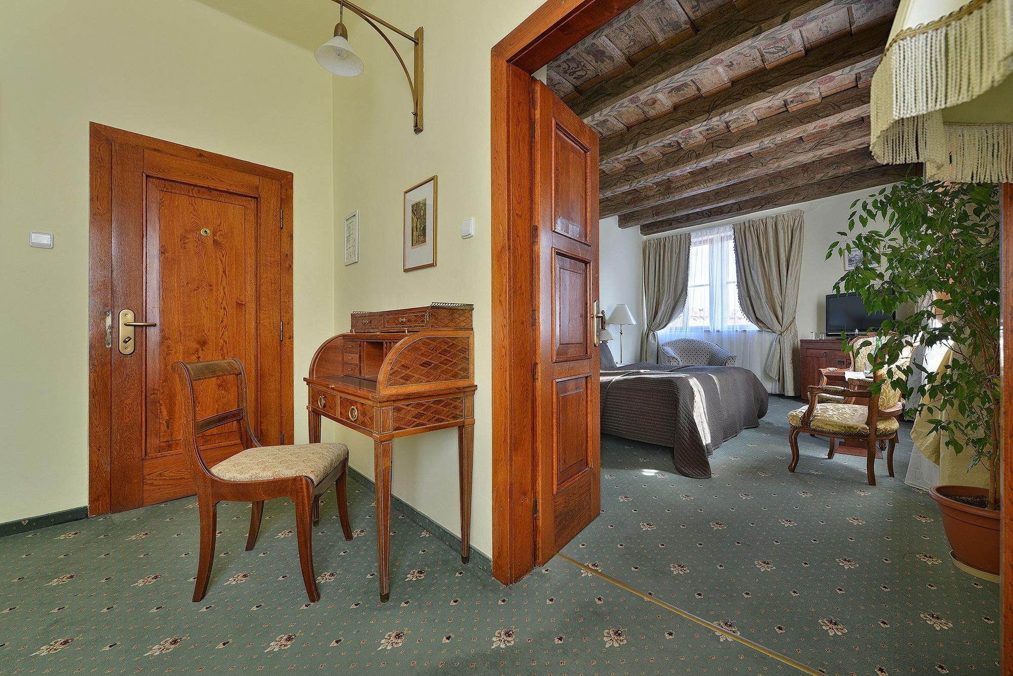 Set de Habitación Hotel U Tri Pstrosu