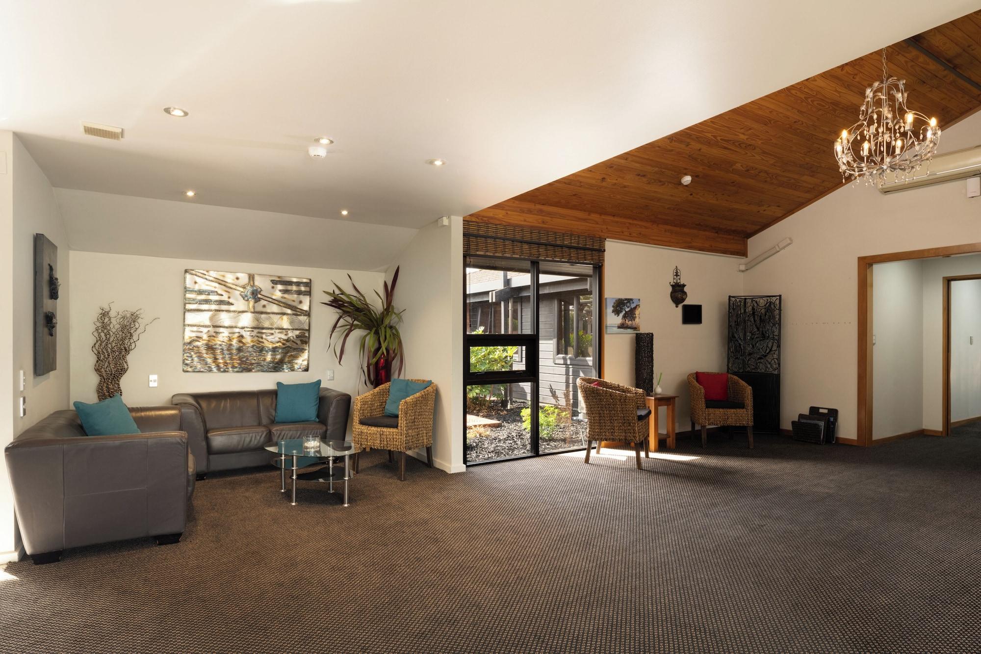 Vista Lobby Riverside Hotel Marlborough