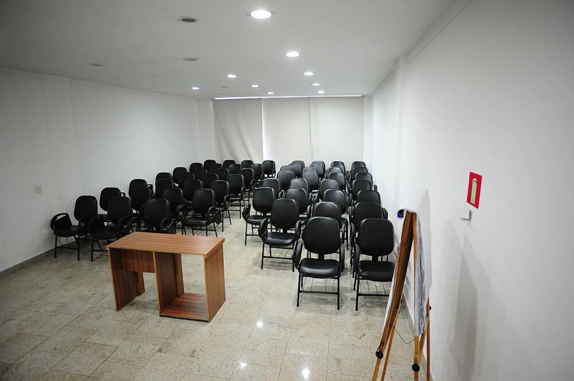 Sala de Reuniones BOMBONATO HOTEL - Fácil Acesso ao Aeroporto e parque de Exposições ABCZ