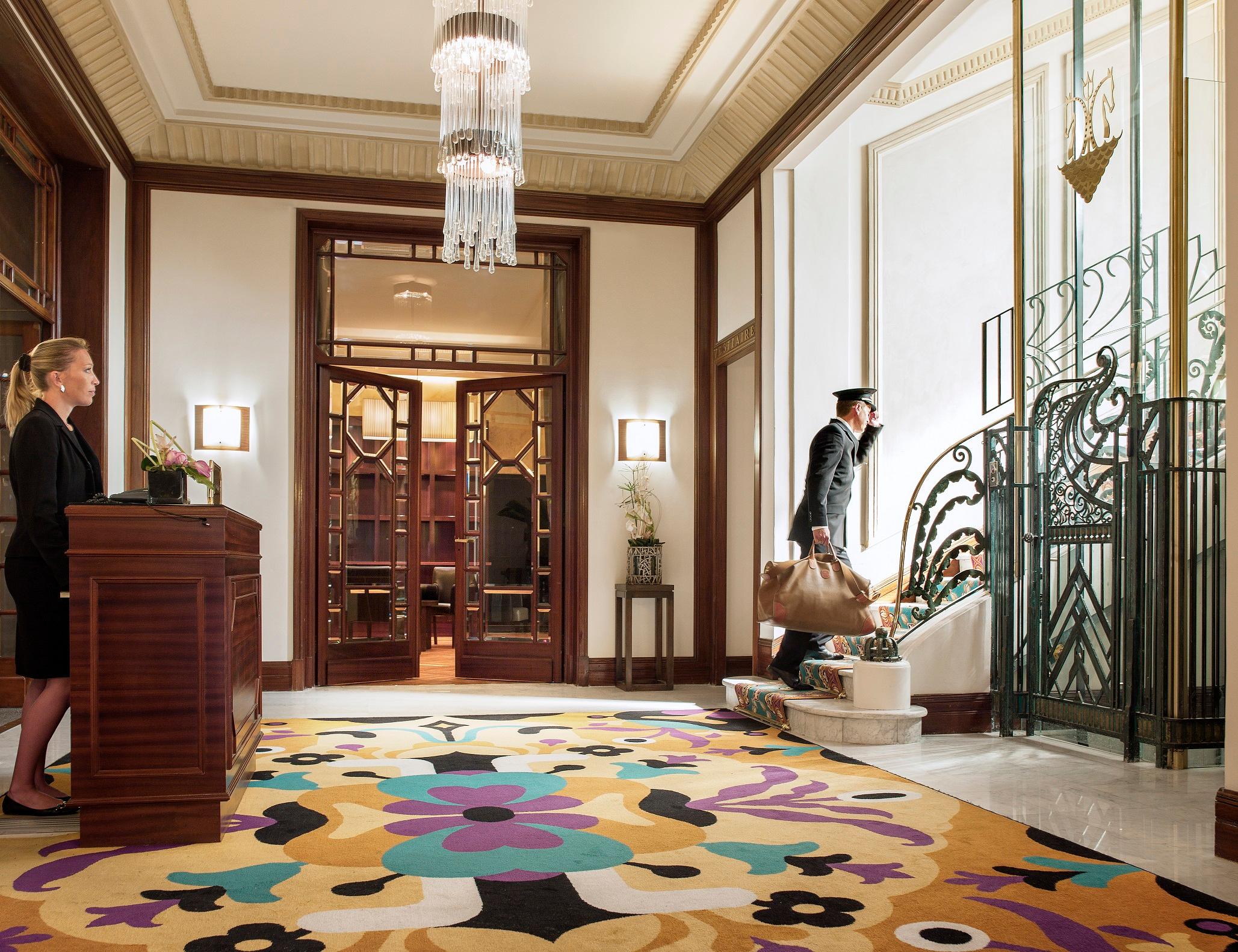 Vista Lobby Juana