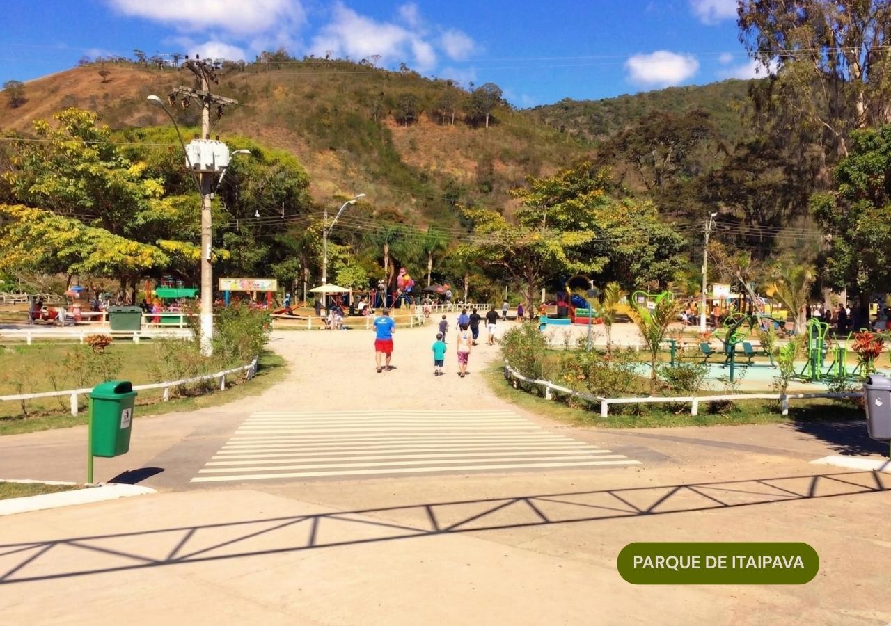 Vista a la ciudad Kastel Itaipava
