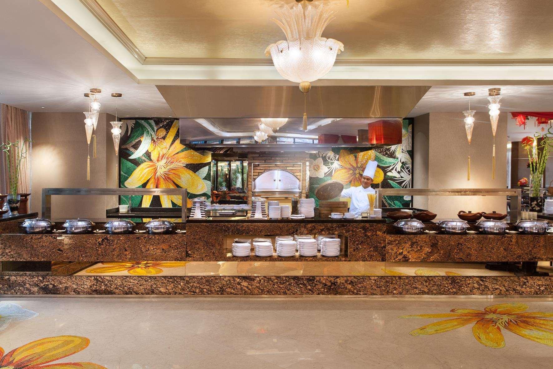 Restaurant The Trans Luxury Hotel