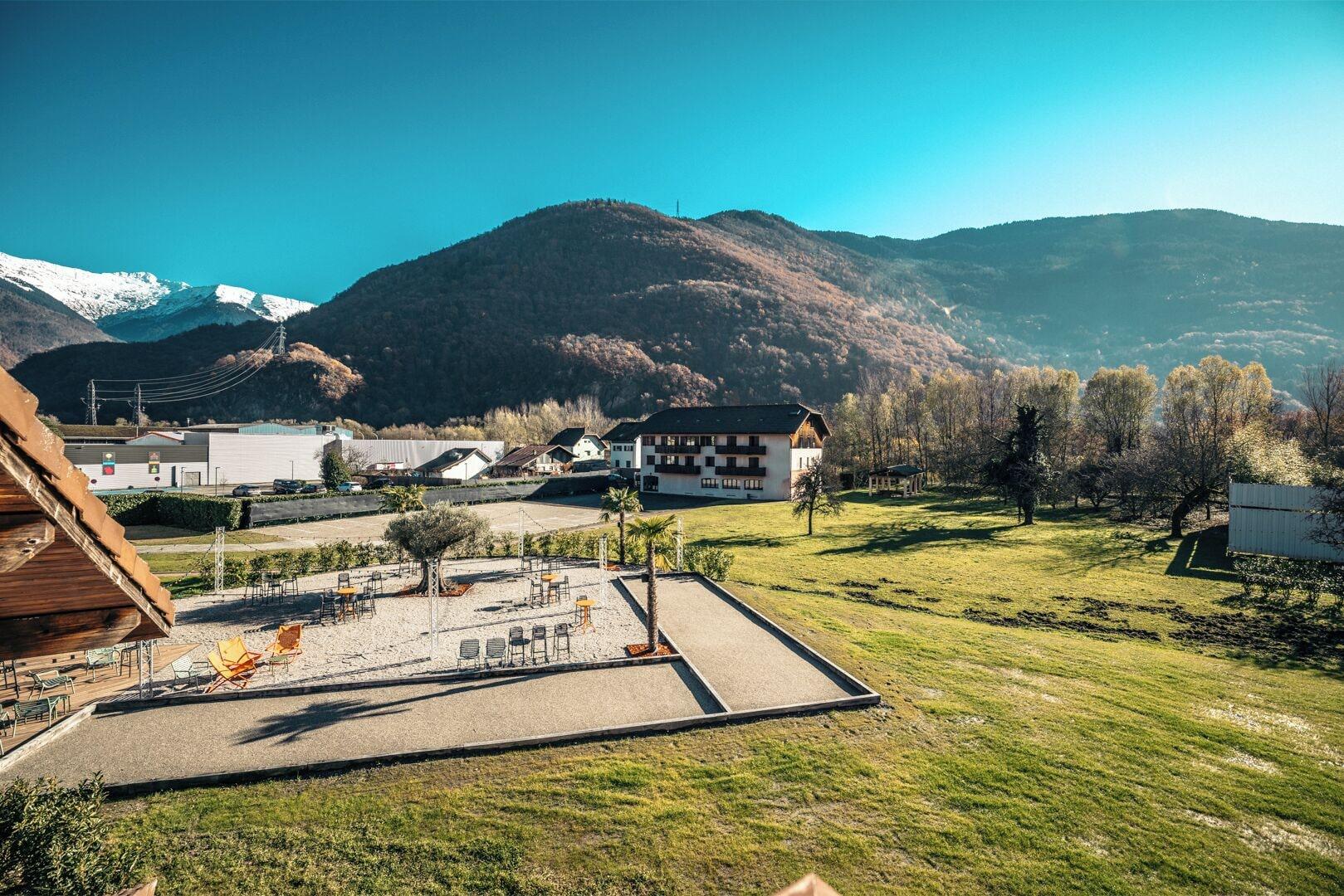 Vista Exterior Base Camp Lodge - Albertville