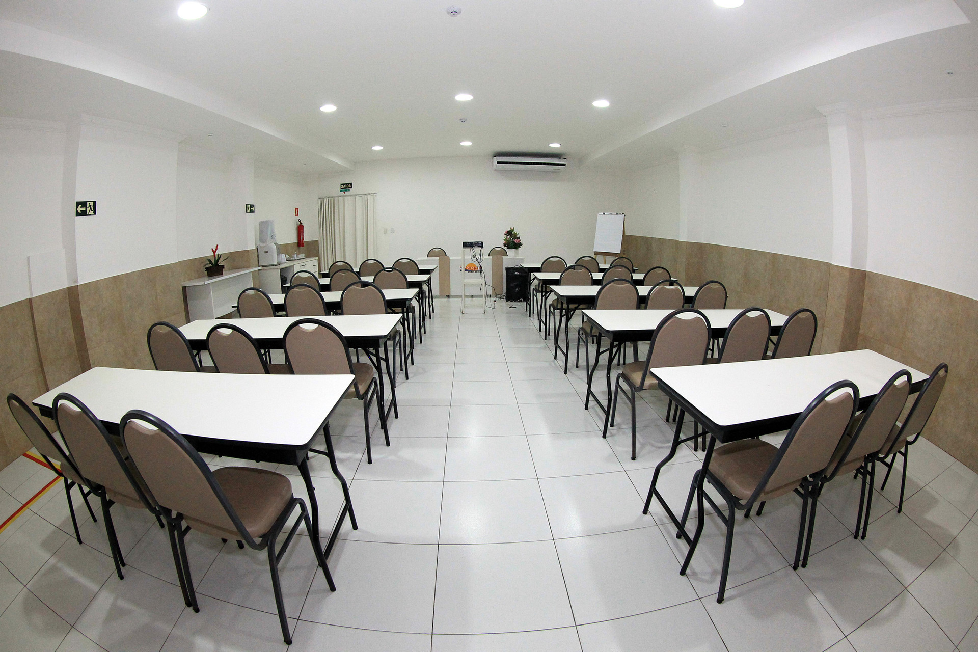 Sala de Reuniones Sandrin Praia Hotel