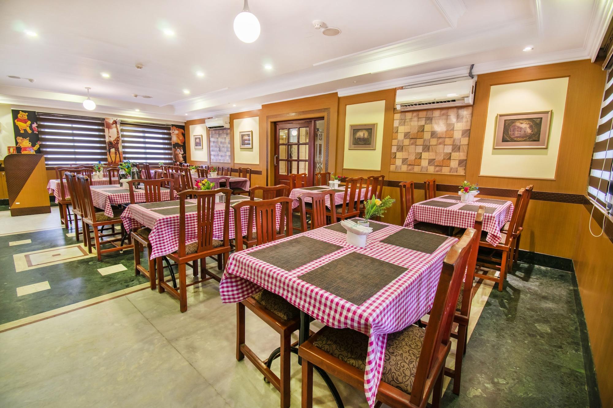 Restaurant FabHotel Metro Manor Central Station