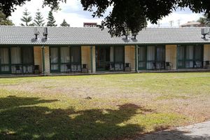Alojamiento - Hibiscus Lakeside Motel