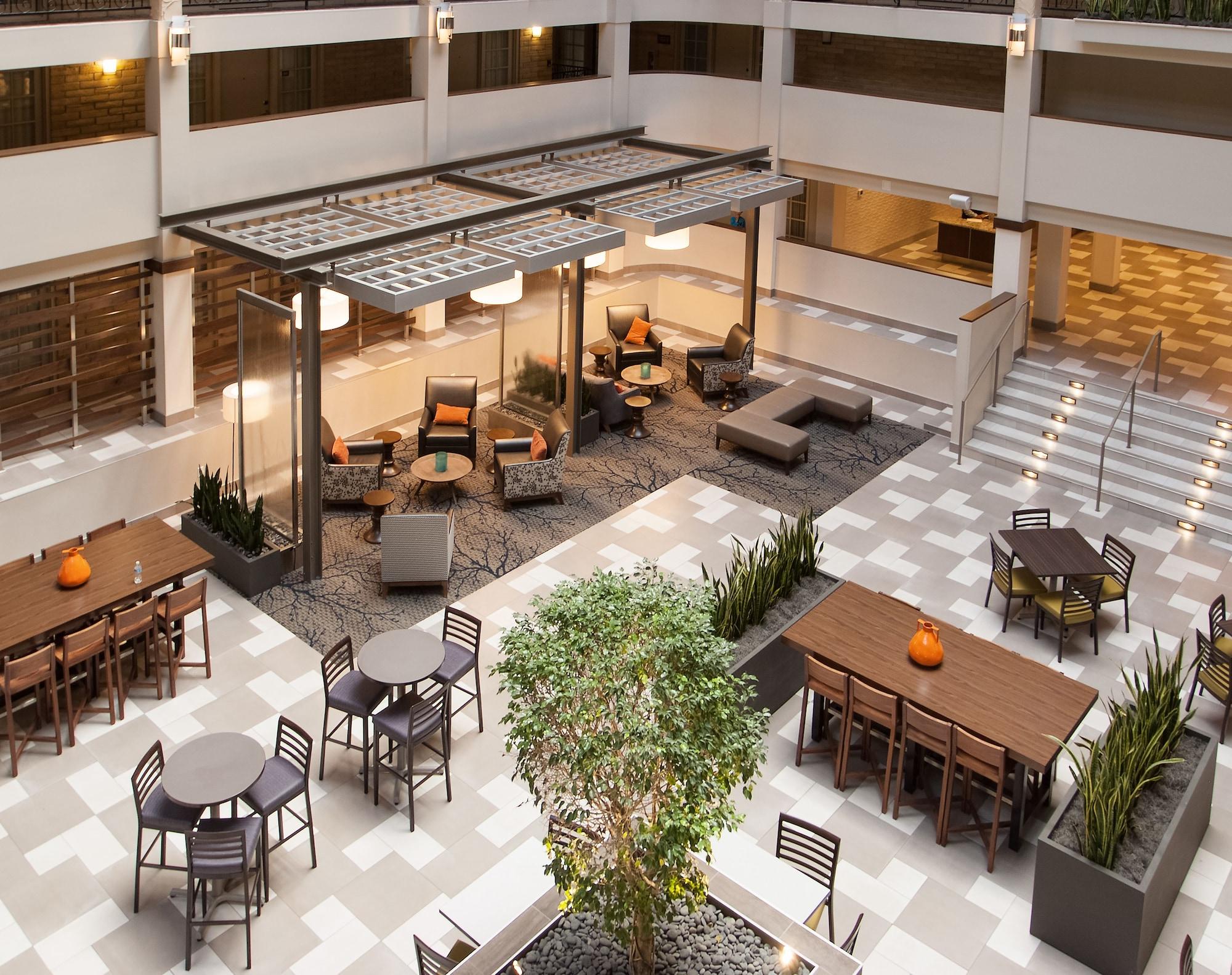 Vista Lobby Embassy Suites by Hilton Bloomington/Minneapolis