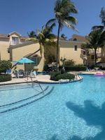Arriendo temporal - Tropical Resort 3BR Escape: Beach, Pool, Backyard