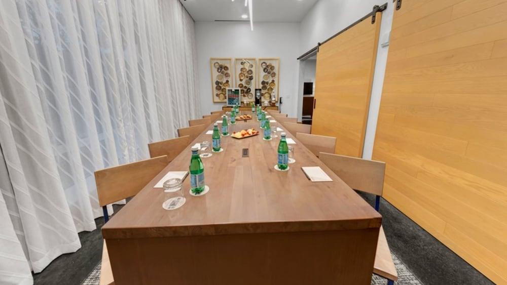 Sala de Reuniones Holiday Inn Express Houston - Galleria Area by IHG