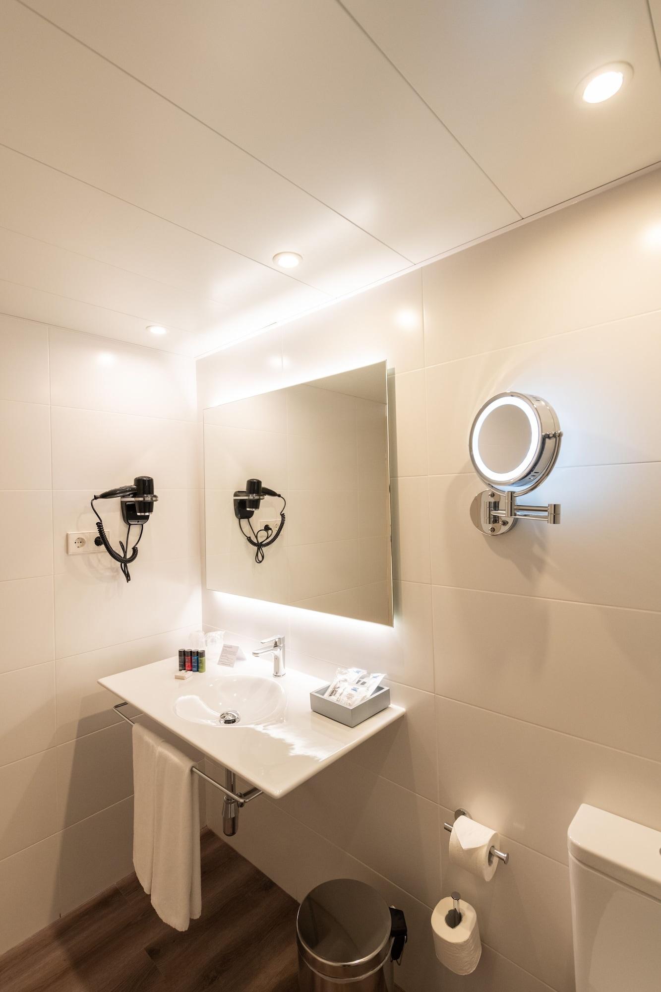 Equipamiento de Habitación Atenea Rekord Suites Barcelona