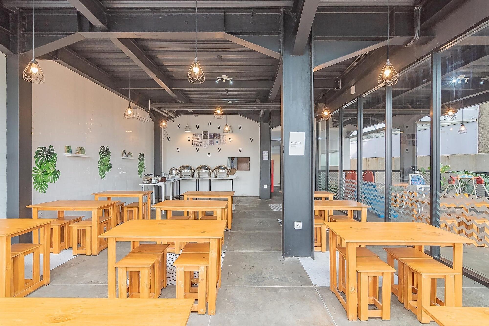 Comodidades del Alojamiento RedDoorz Premium @ Hotel Hebat