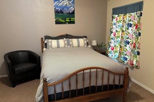 Alquiler Vacacional - 10 minutes to Glacier! Family-friendly home with porch & swing