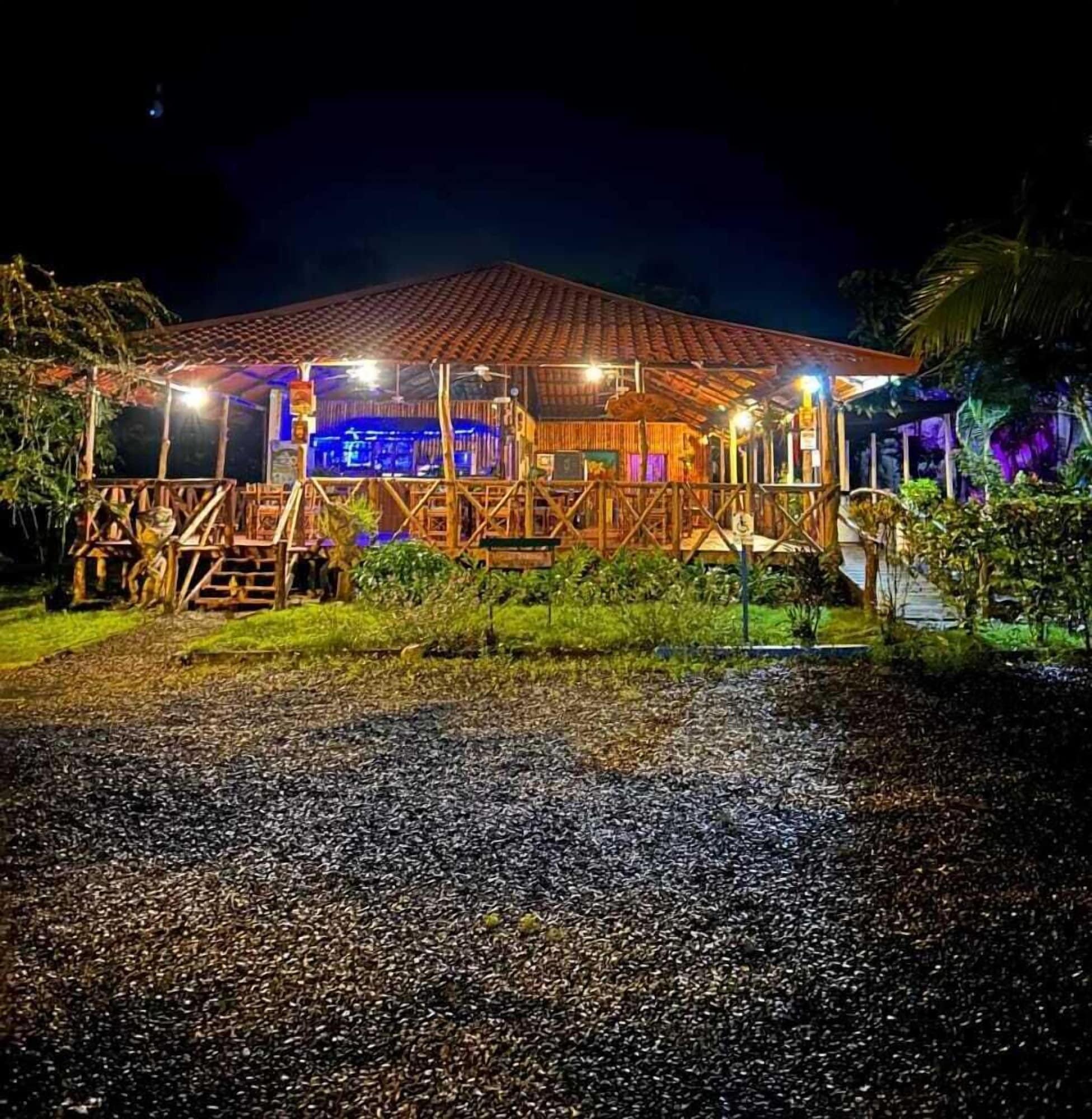 Restaurant Hotel Cocomar Beachfront Hotel