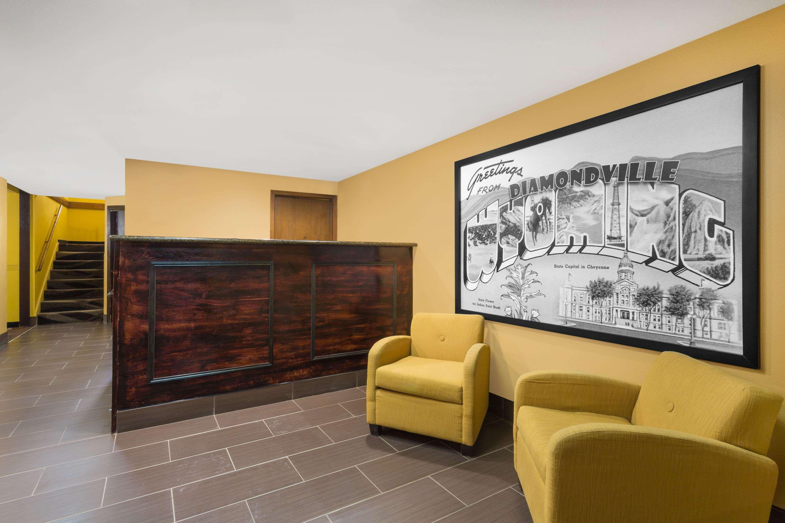 Vista Lobby Super 8 by Wyndham Diamondville Kemmerer
