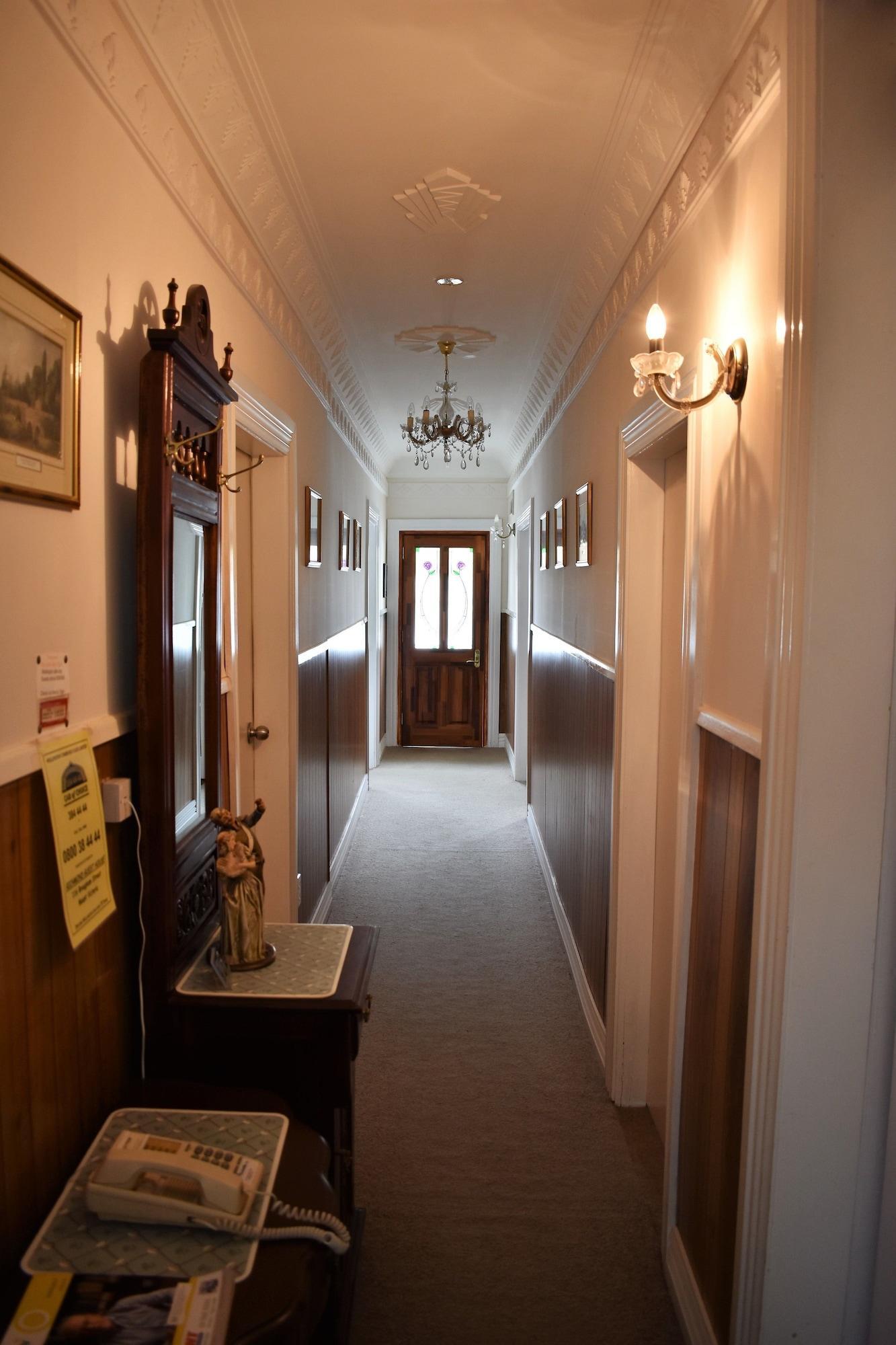 Vista Lobby Richmond Guest House Bed & Breakfast