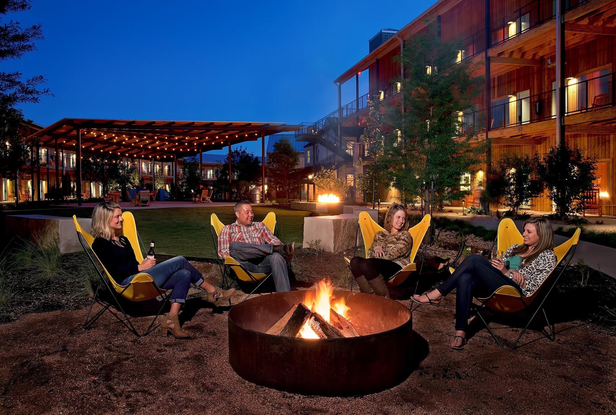 Vista Exterior Lone Star Court, by Valencia Hotel Collection