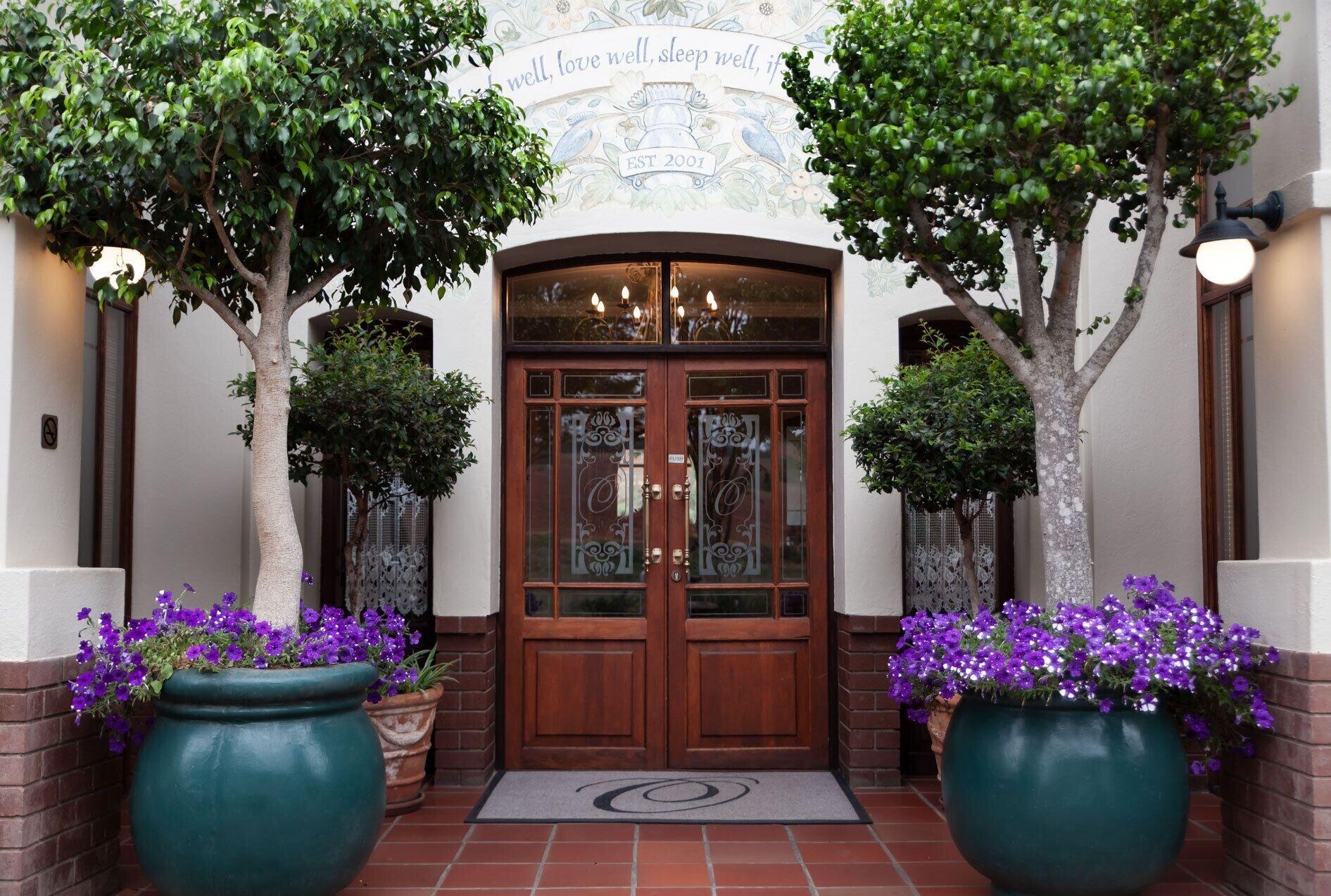 Vista Exterior Oliver's Restaurant & Lodge