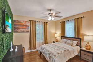 Alquiler Vacacional - Comfy home minutes from warm sandy beaches and popular restaurants!