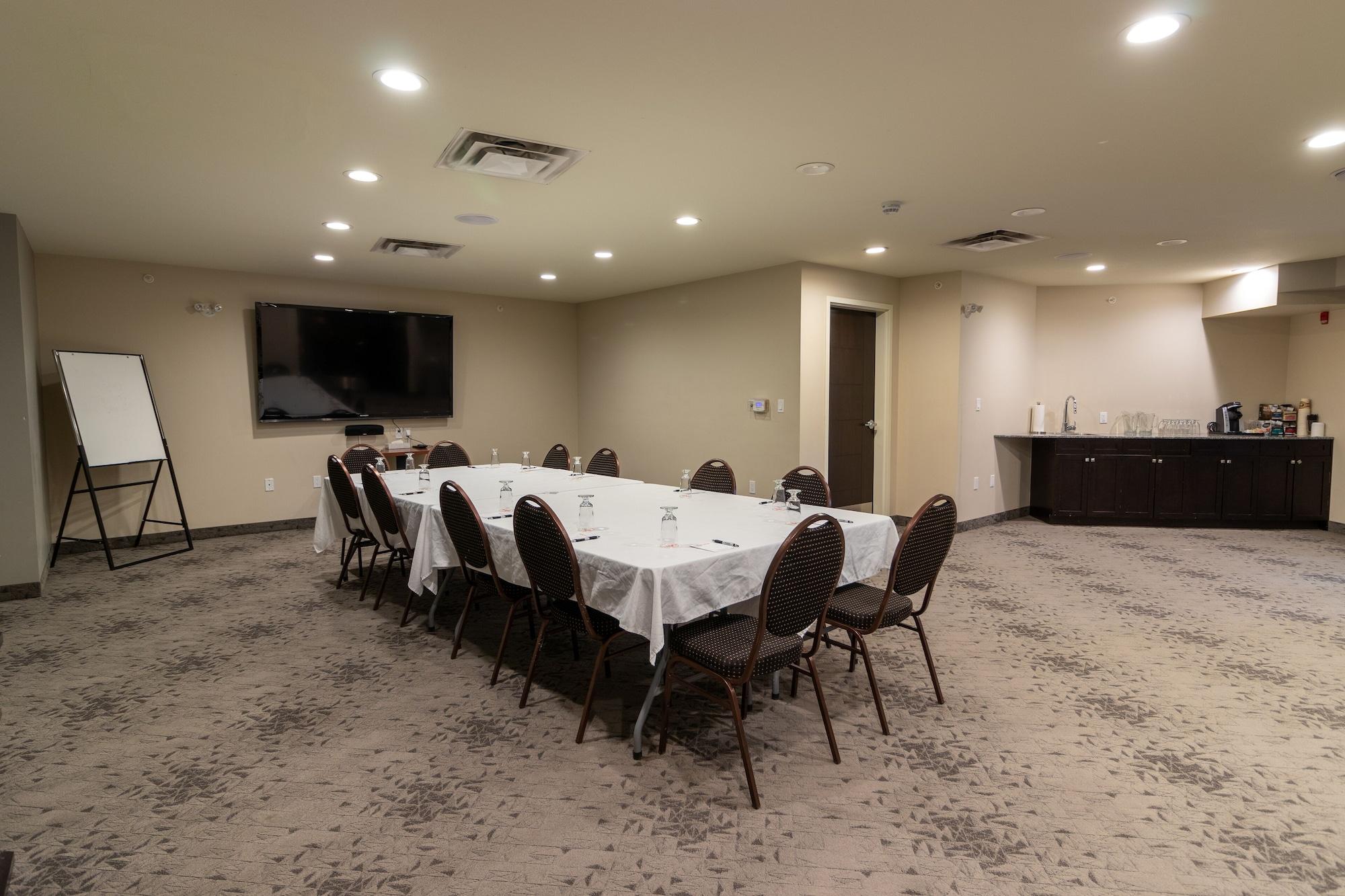 Sala de Reuniones The Kanata by BCMInns Blairmore