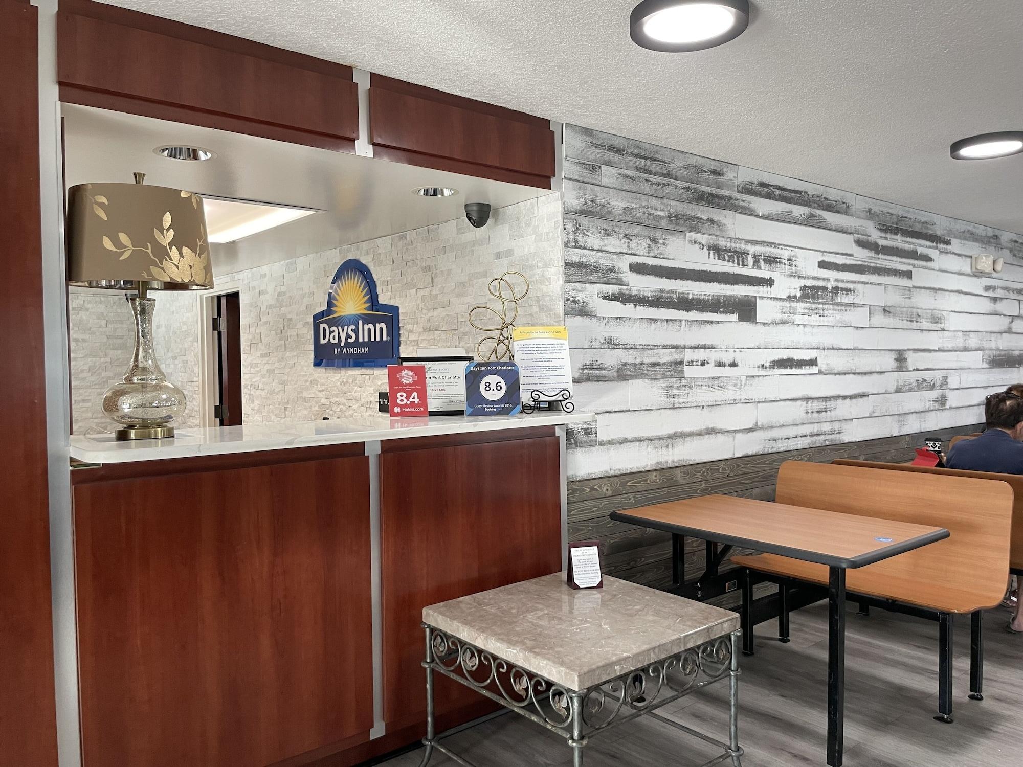 Vista Lobby Days Inn by Wyndham Port Charlotte/Punta Gorda