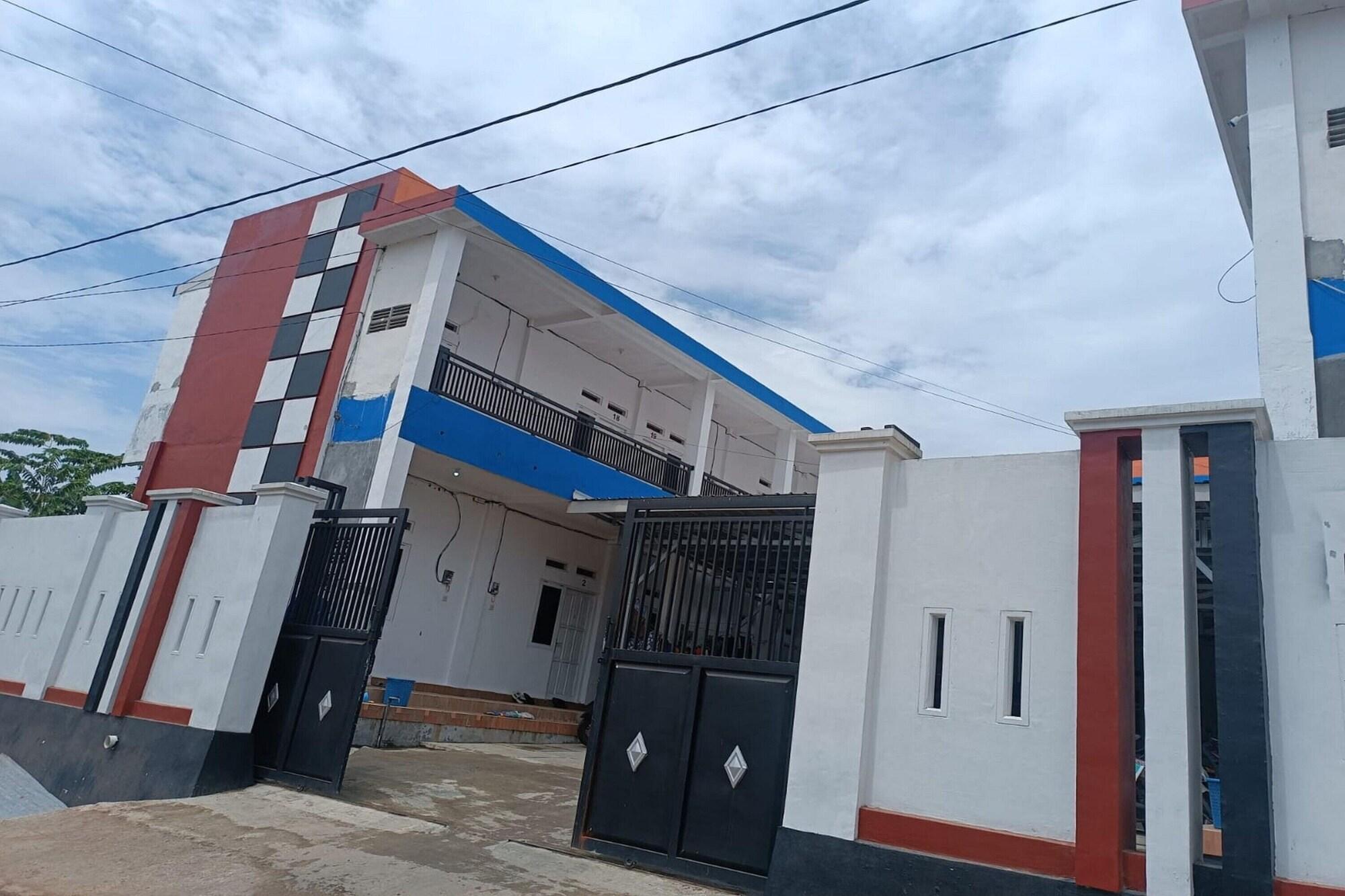 Vista Exterior OYO 93774 Khaira Kos Dan PenginapanNearYani Heahlerr