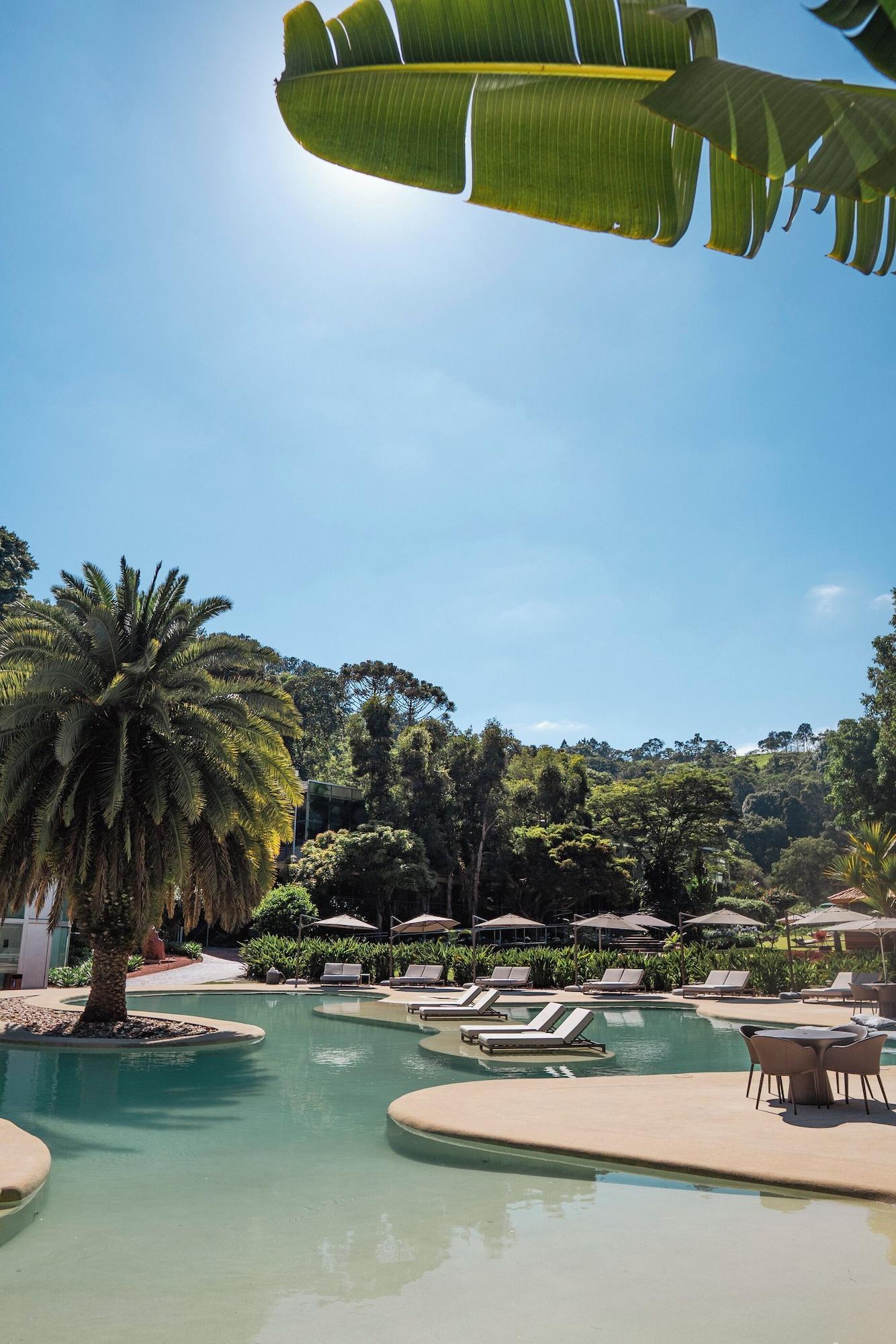 Vista Piscina Hotel Unique Garden