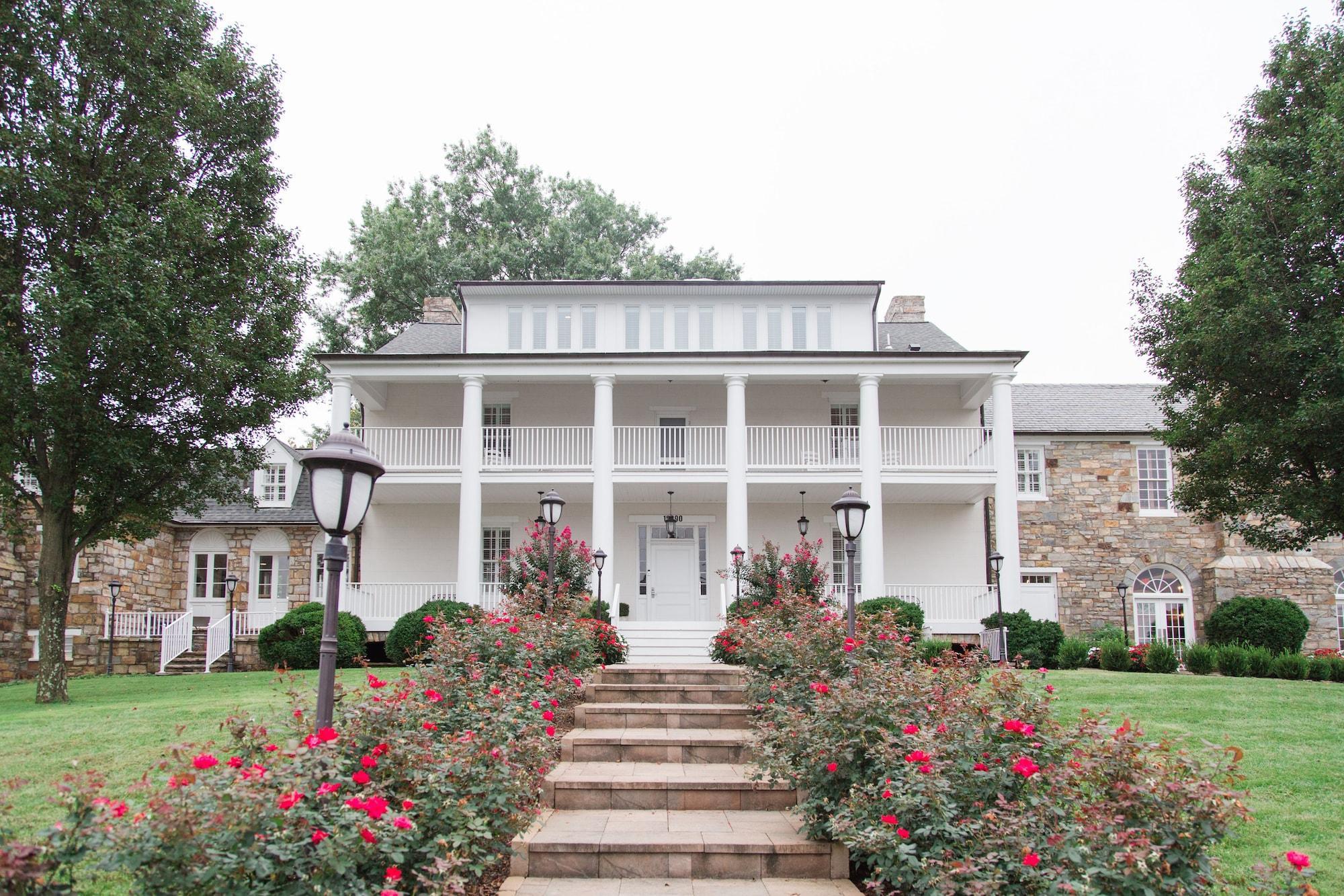 Vista Exterior Inn at Evergreen