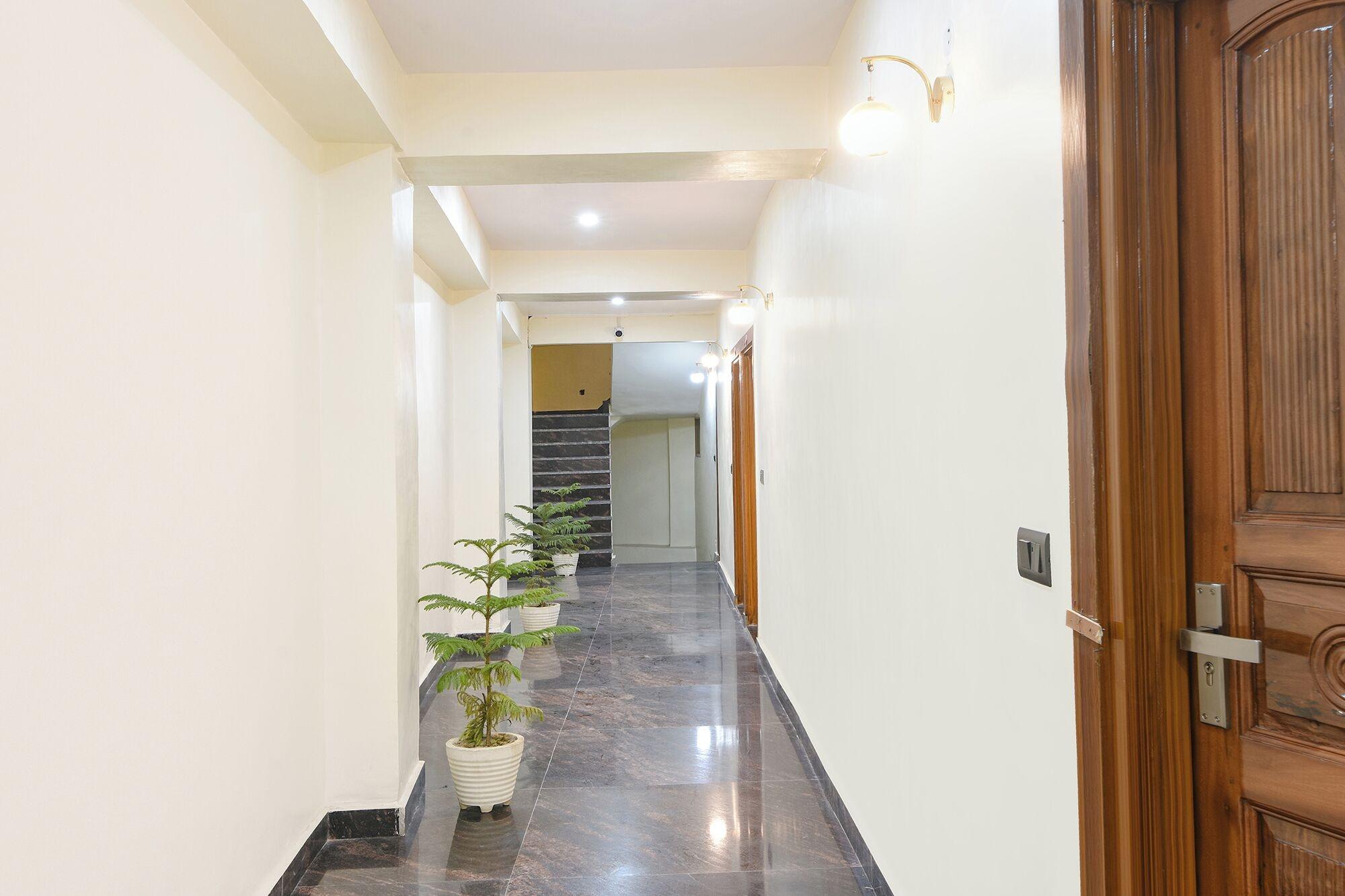 Vista Lobby Fabhotel Four Season